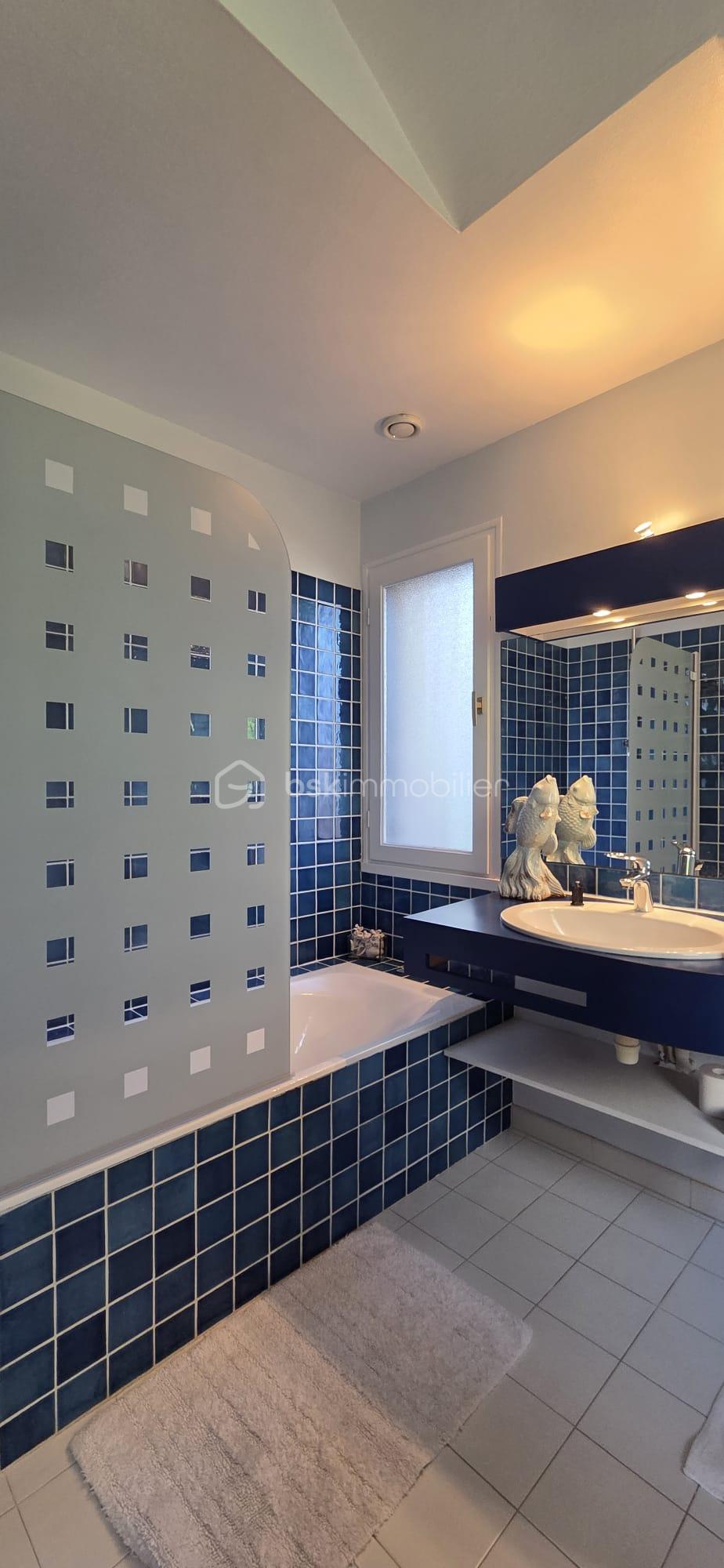 sde suit chrs bas.jpeg