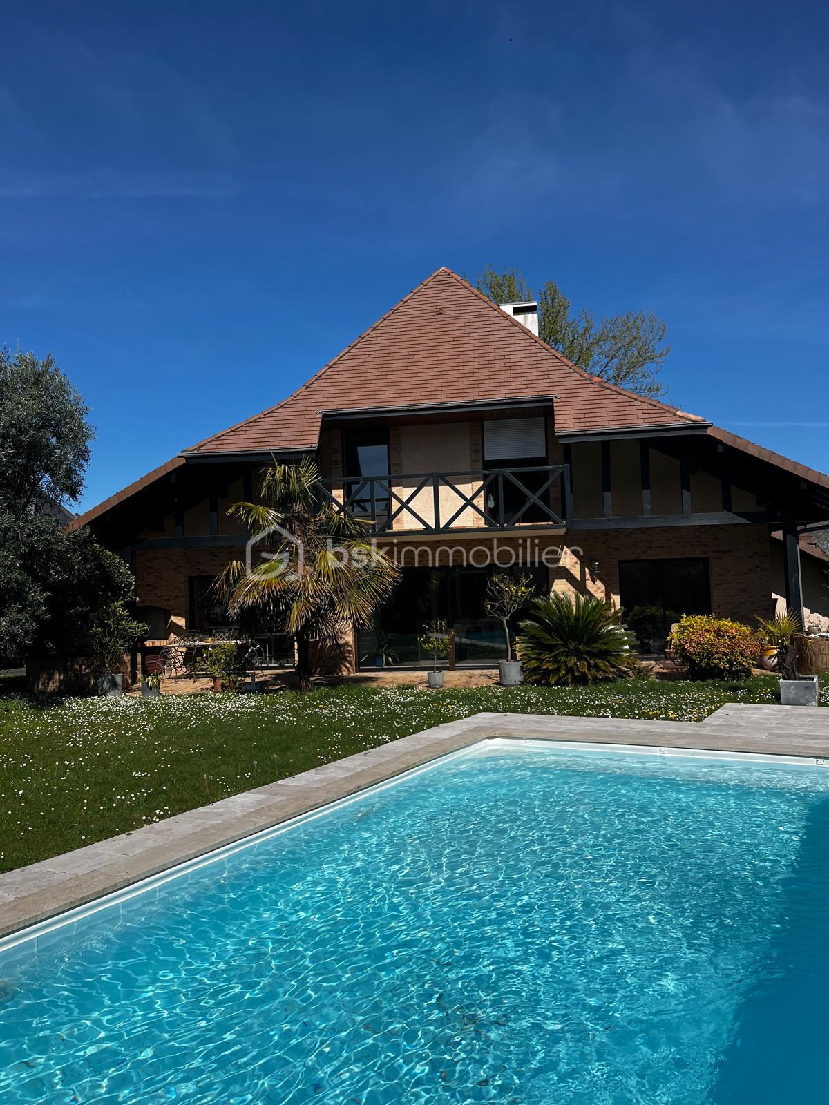 maison facade piscine.jpeg