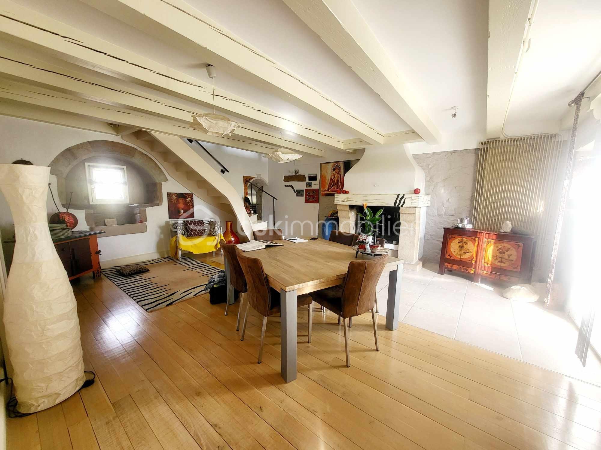 Maison de 243 m² - 462539720_493451677178193_5812334712617320122_n.jpg
