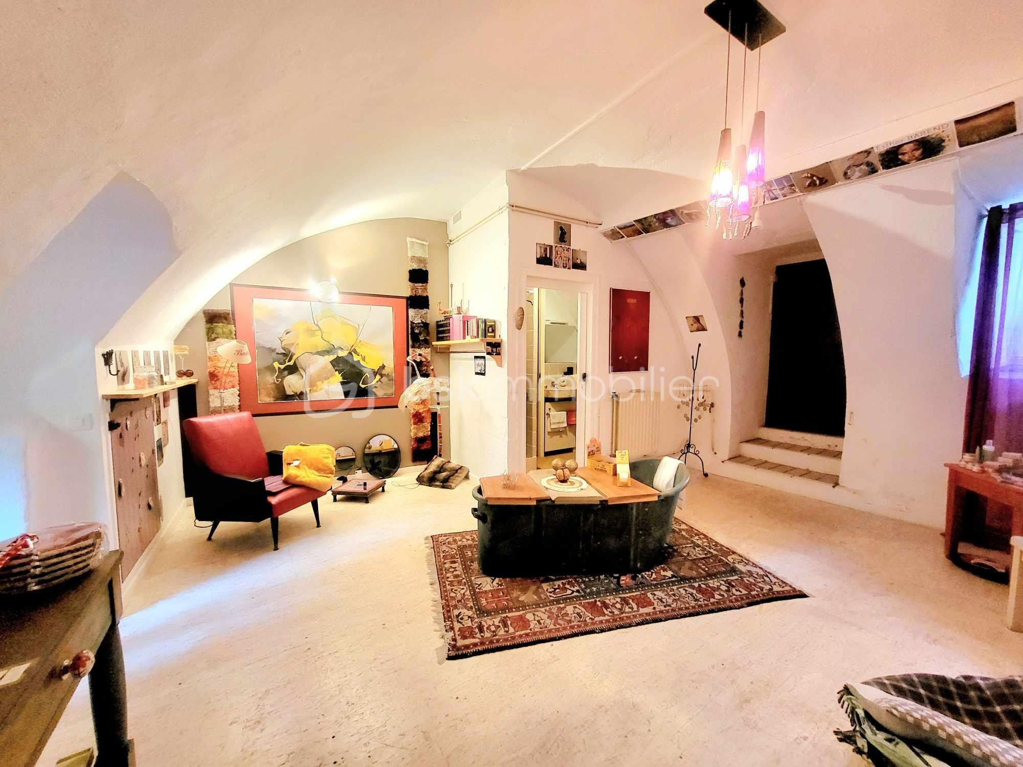 Maison de 243 m² - 462559060_495342709632317_4644610852373309894_n.jpg