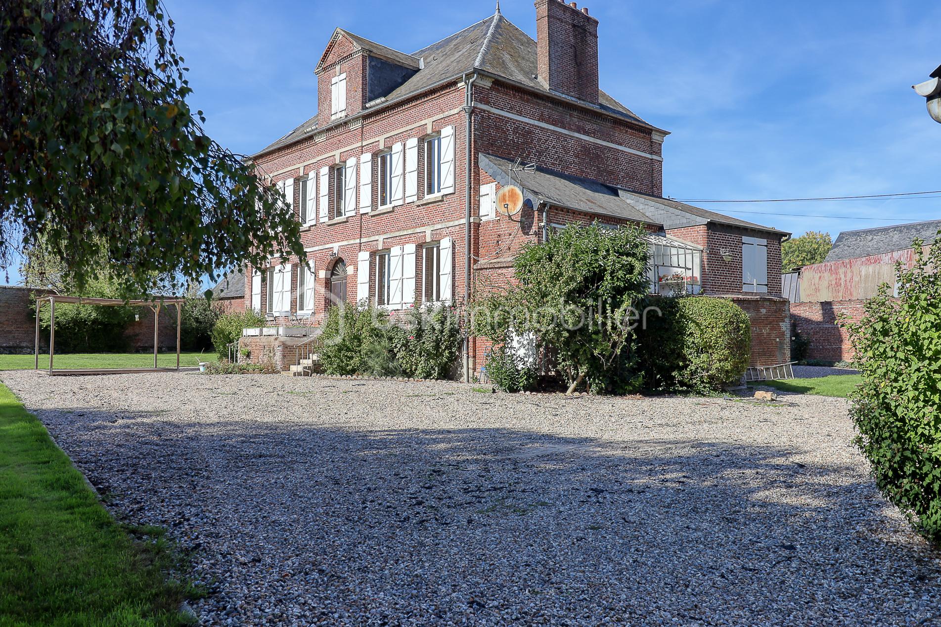 Maison 7 pièces 212 m² · à Songeons · 212 m² · 325 000 €
