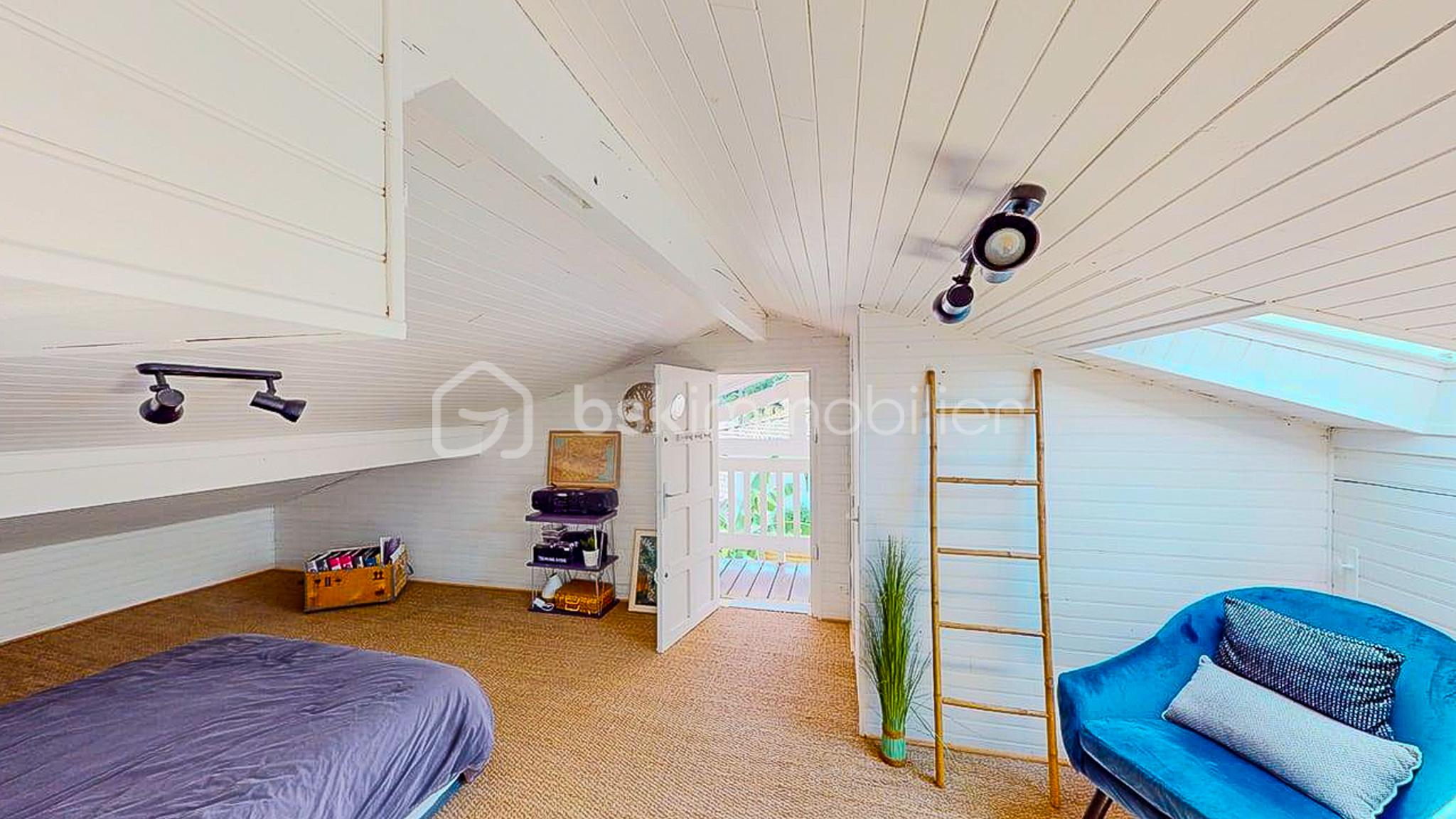 Maison de 140 m² - Etage-La-benne-06192025_075114.jpg