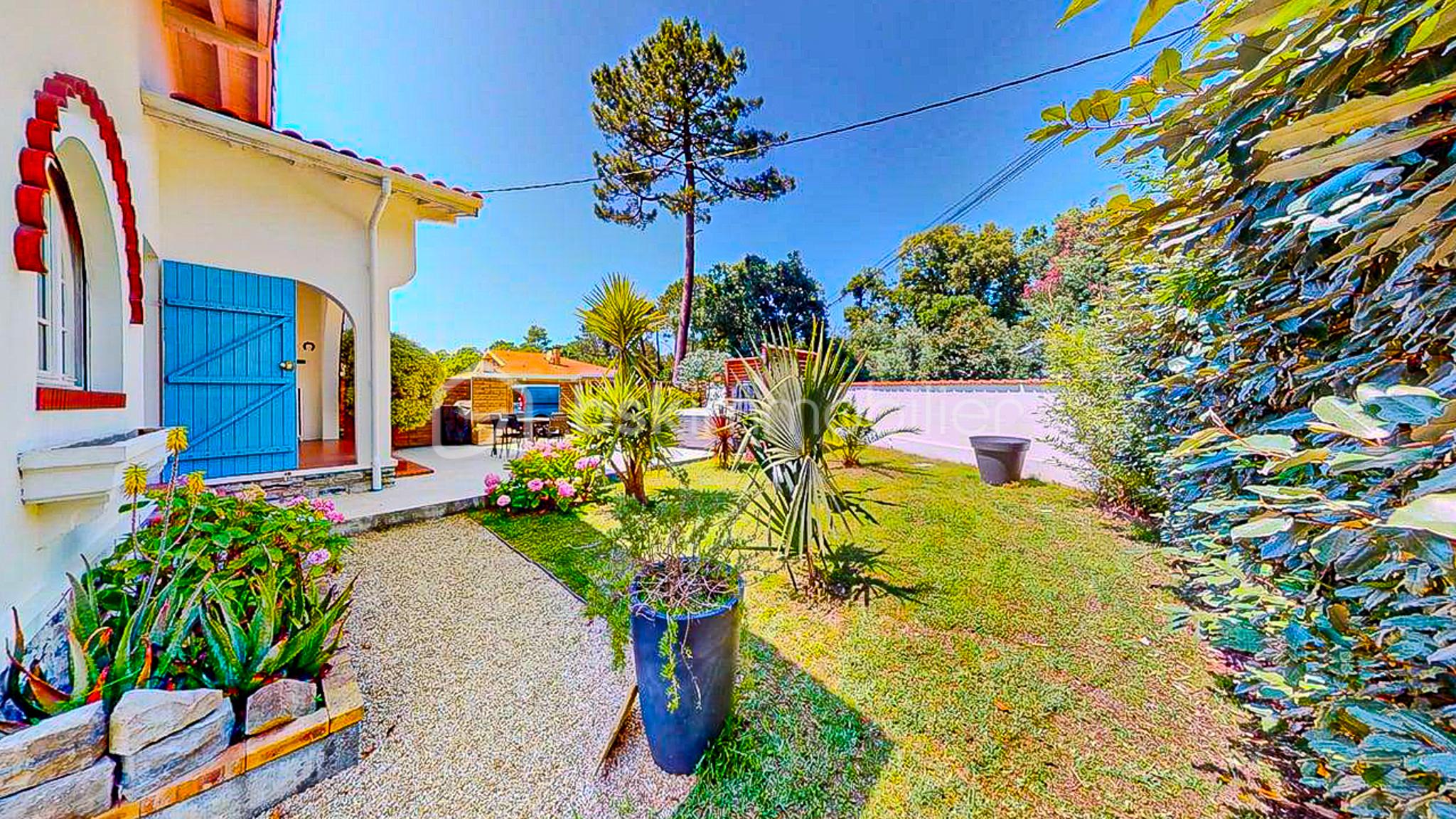 Maison de 140 m² - Maison-La-benne-06192025_074538.jpg