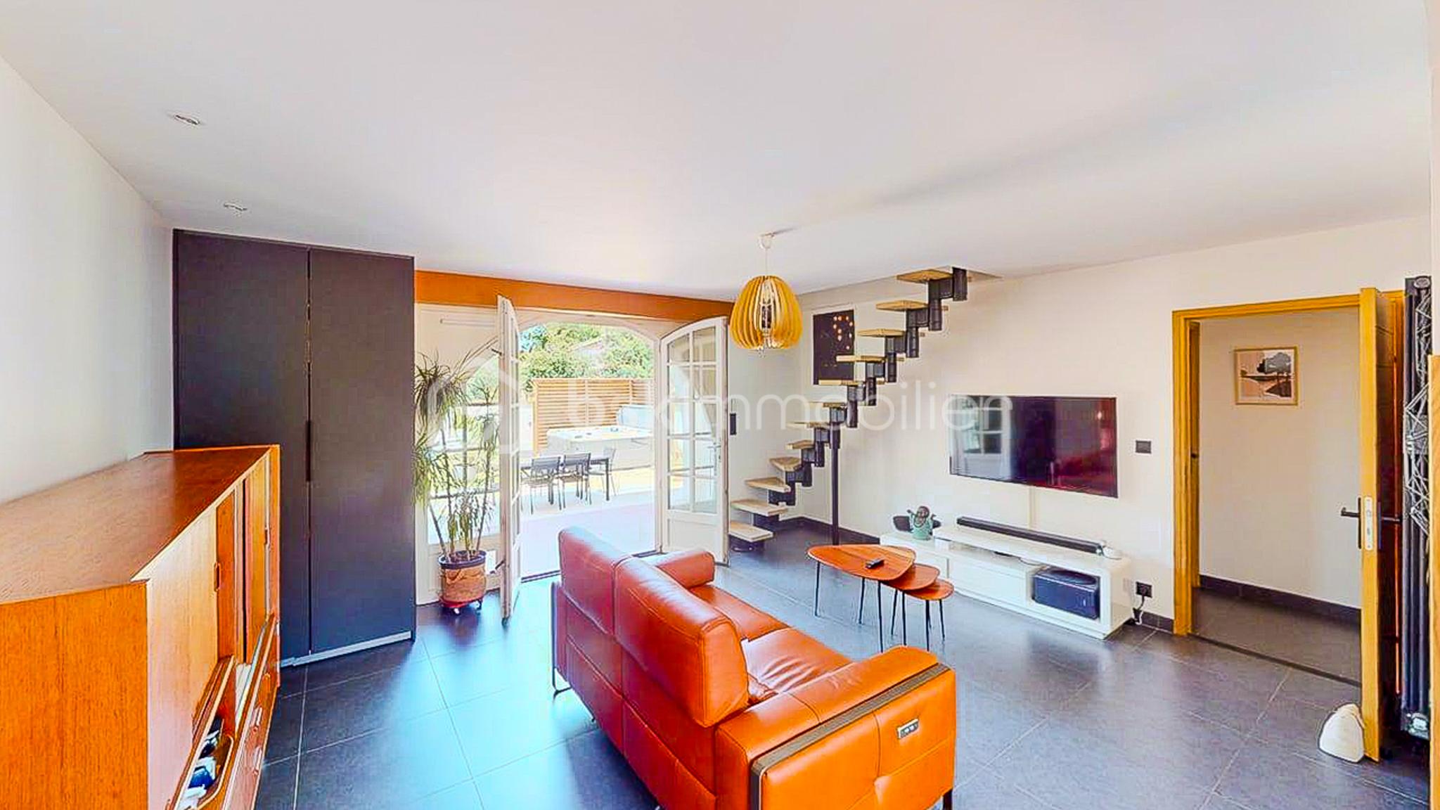 Maison de 140 m² - Maison-La-benne-06192025_073229.jpg