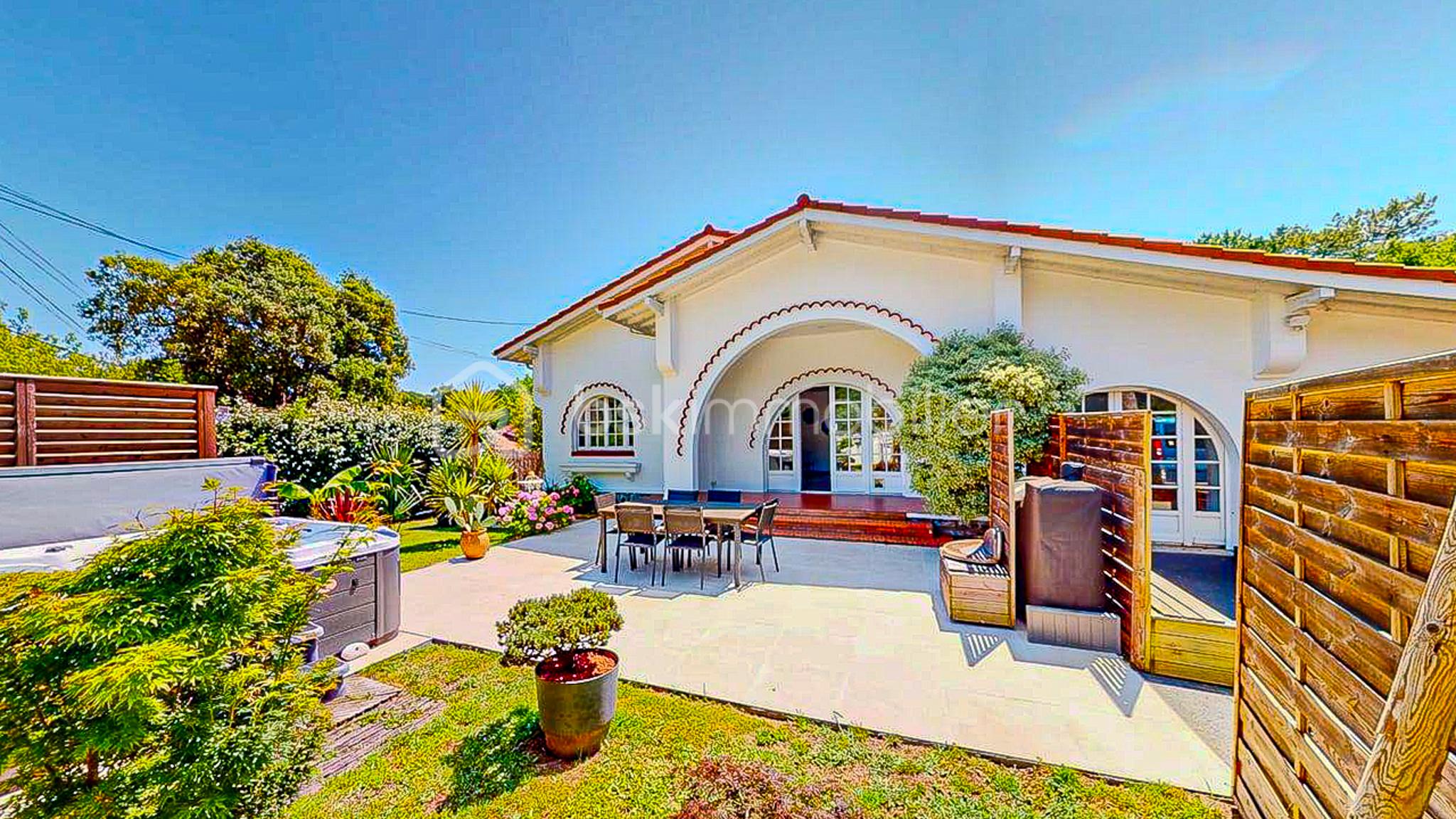 Maison de 140 m² - Maison-La-benne-06192025_074458.jpg