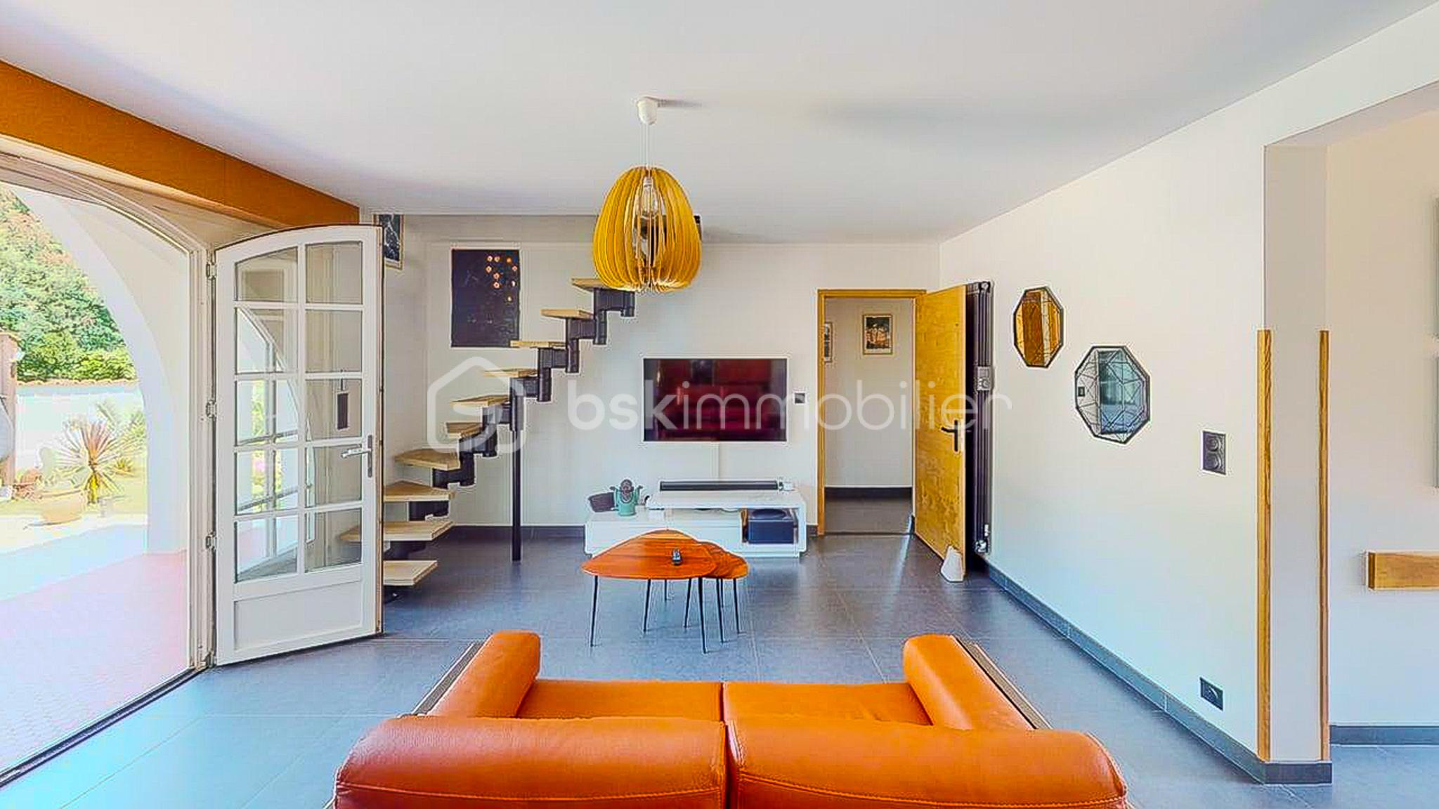 Maison de 140 m² - Maison-La-benne-Living-Room 1.jpg
