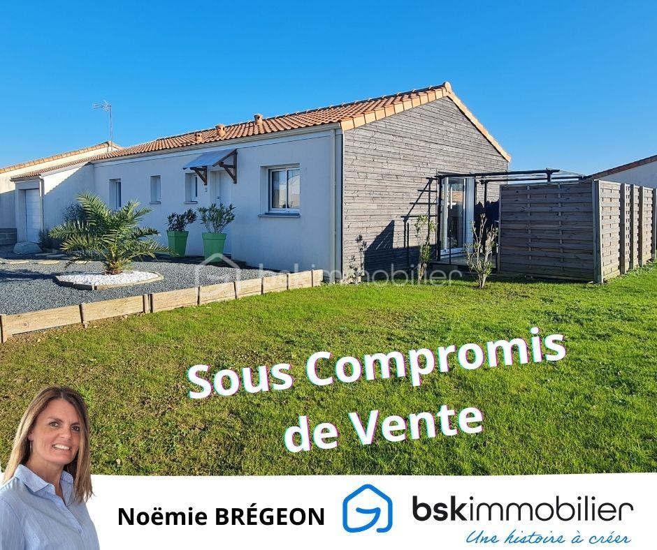 Maison de 80 m² - Green Modern Just Sold Real Estate Facebook Post (6).jpg