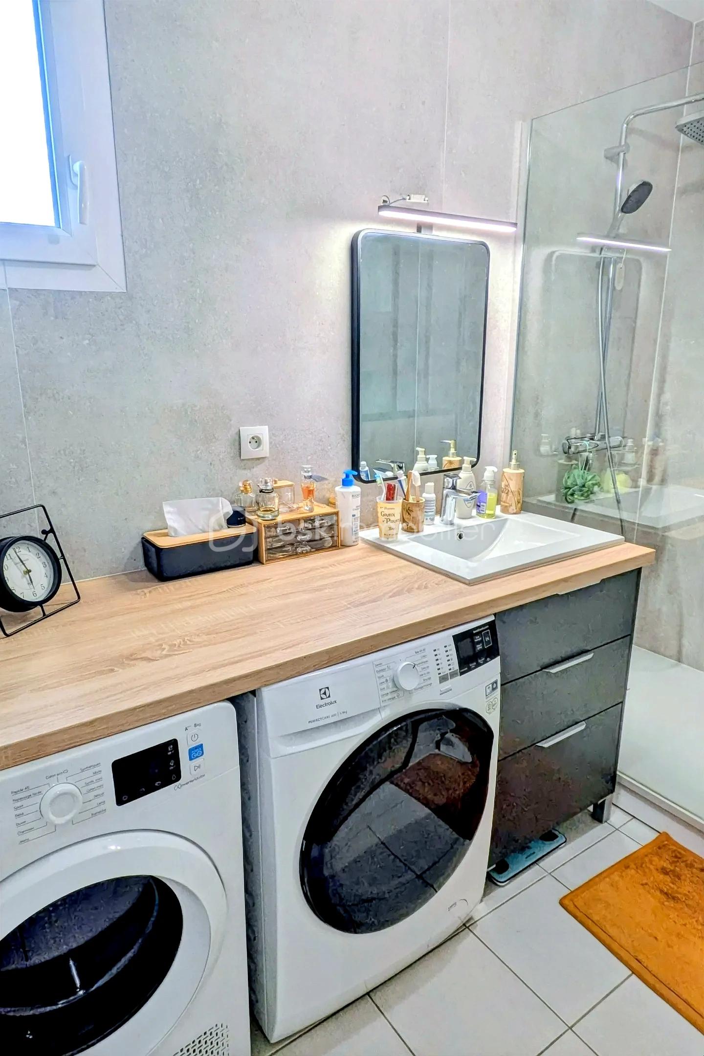 hoqi-34f0497aa160474989a47ccf08d3efce.jpg