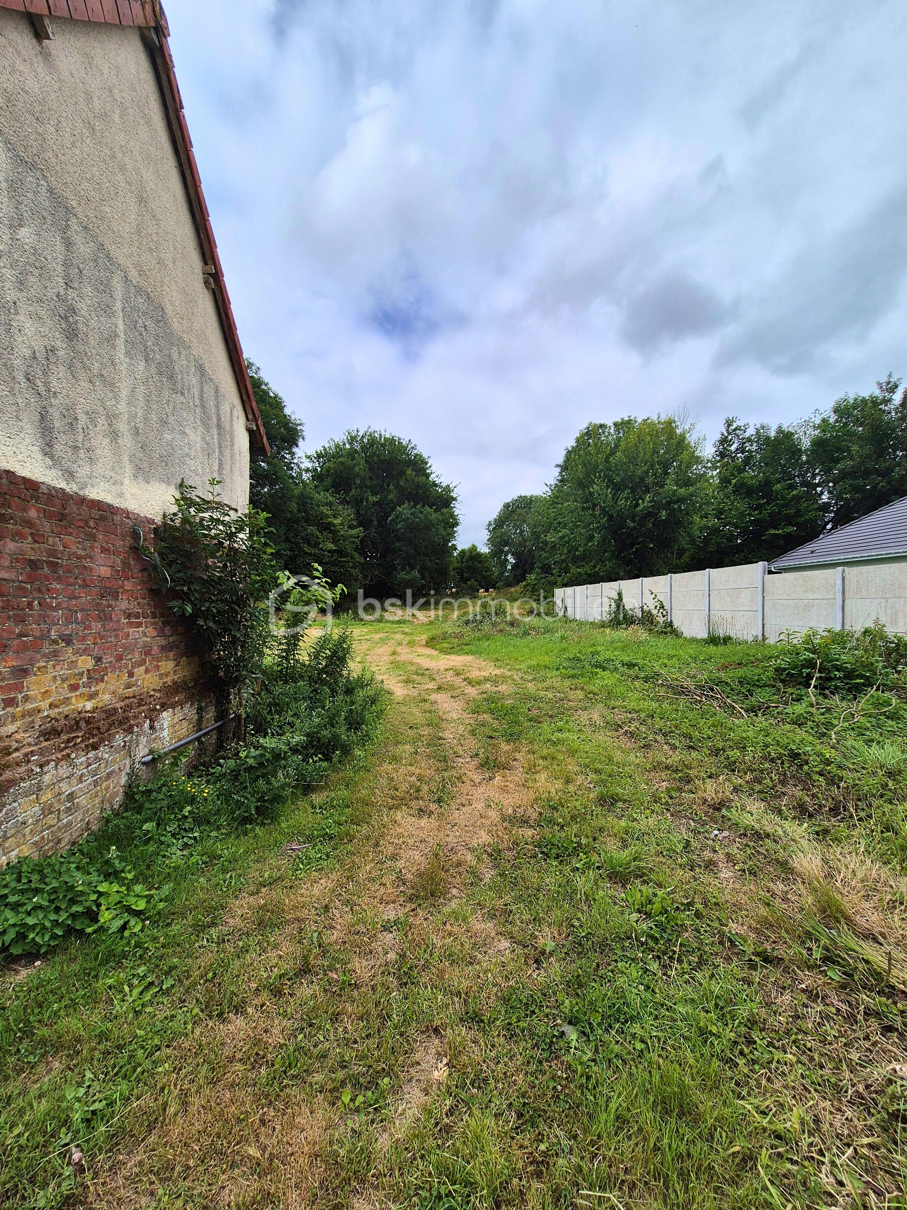 Corps de ferme de 70 m² - allée terrain 10P.jpg