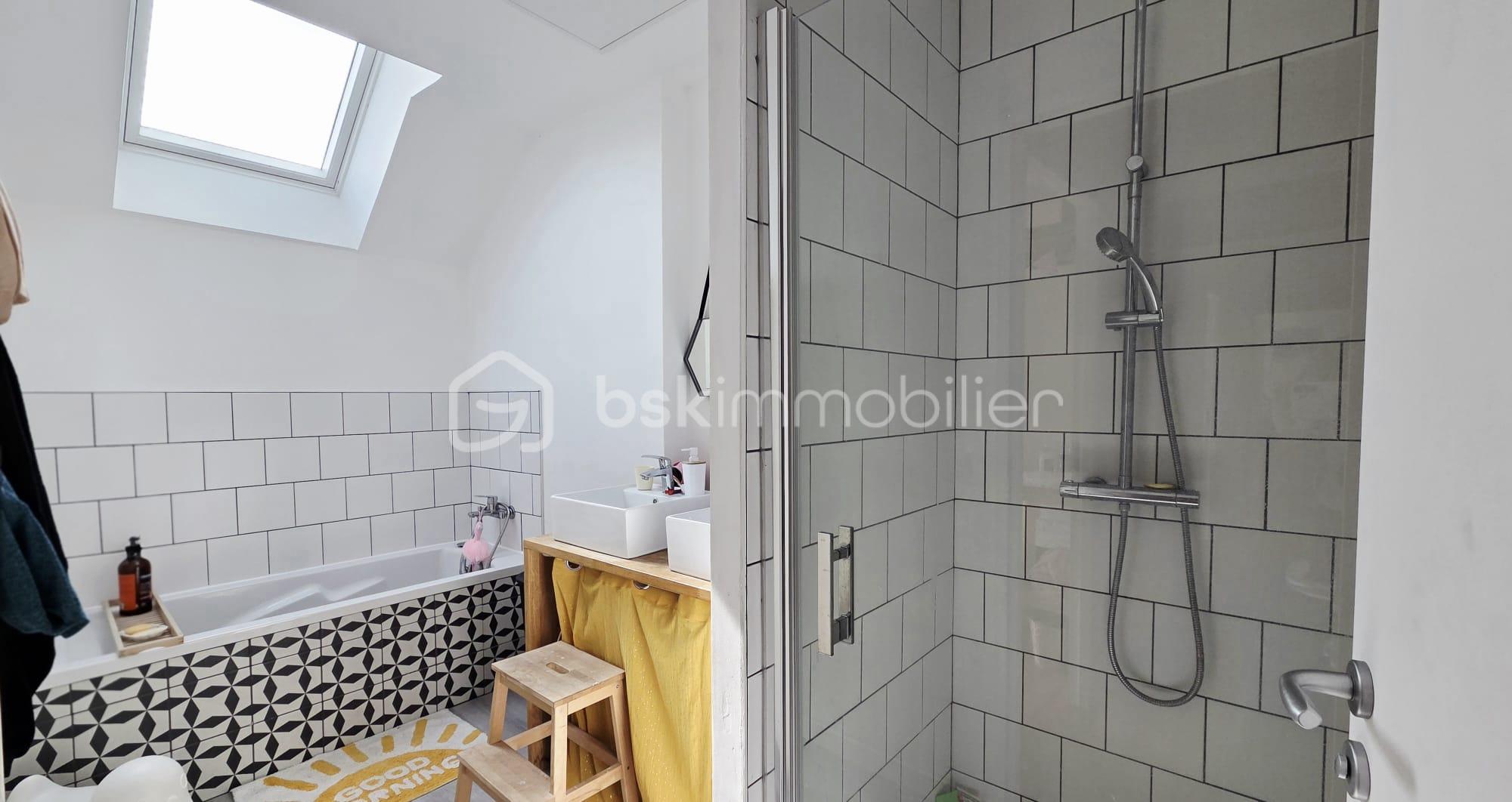 SALLE DE BAIN ETAGE.jpeg