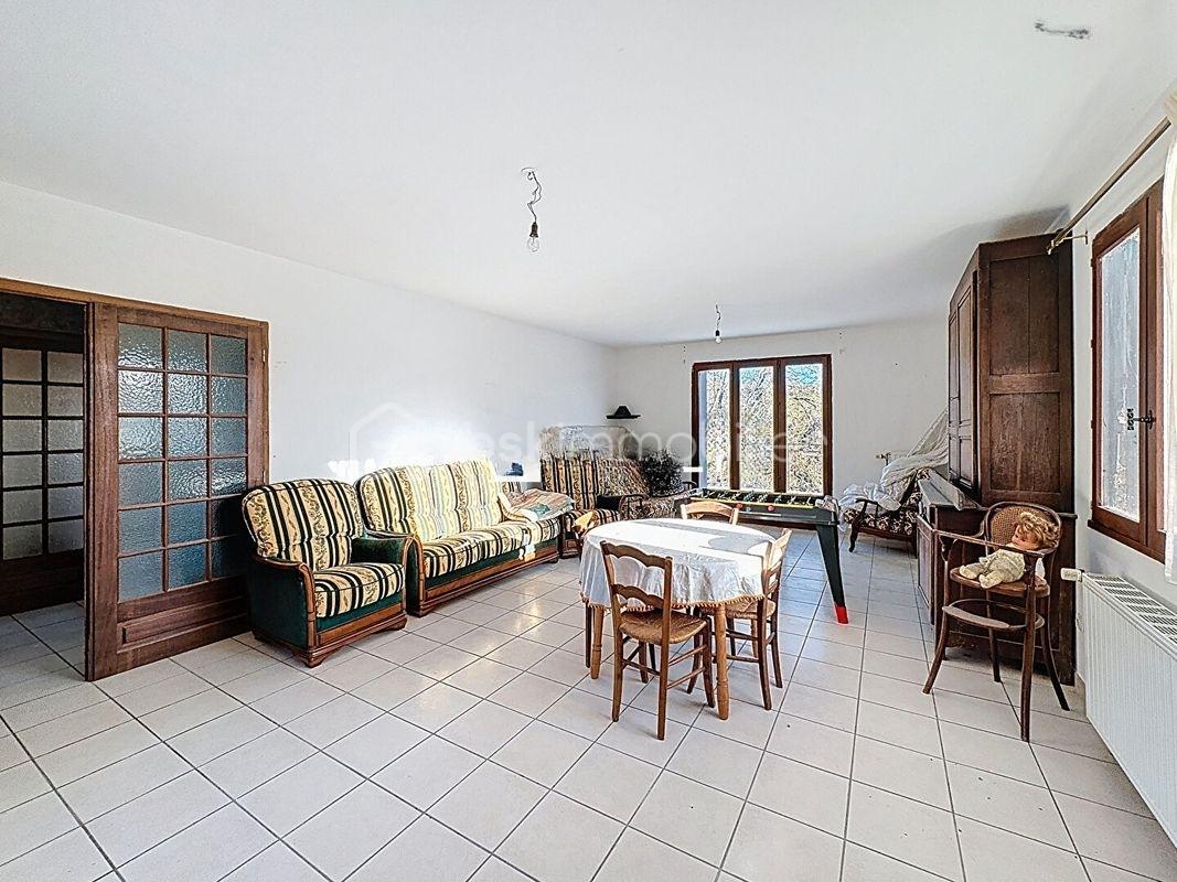 Maison de 214 m² - e132e7fe18a195cdd34d59c0efb76f306b619e28_cleanup.jpg