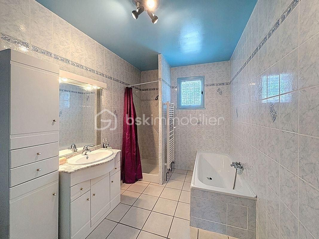 Maison de 214 m² - 4bd5774d1e54a6a6baede1a334873501a154c903_cleanup.jpg