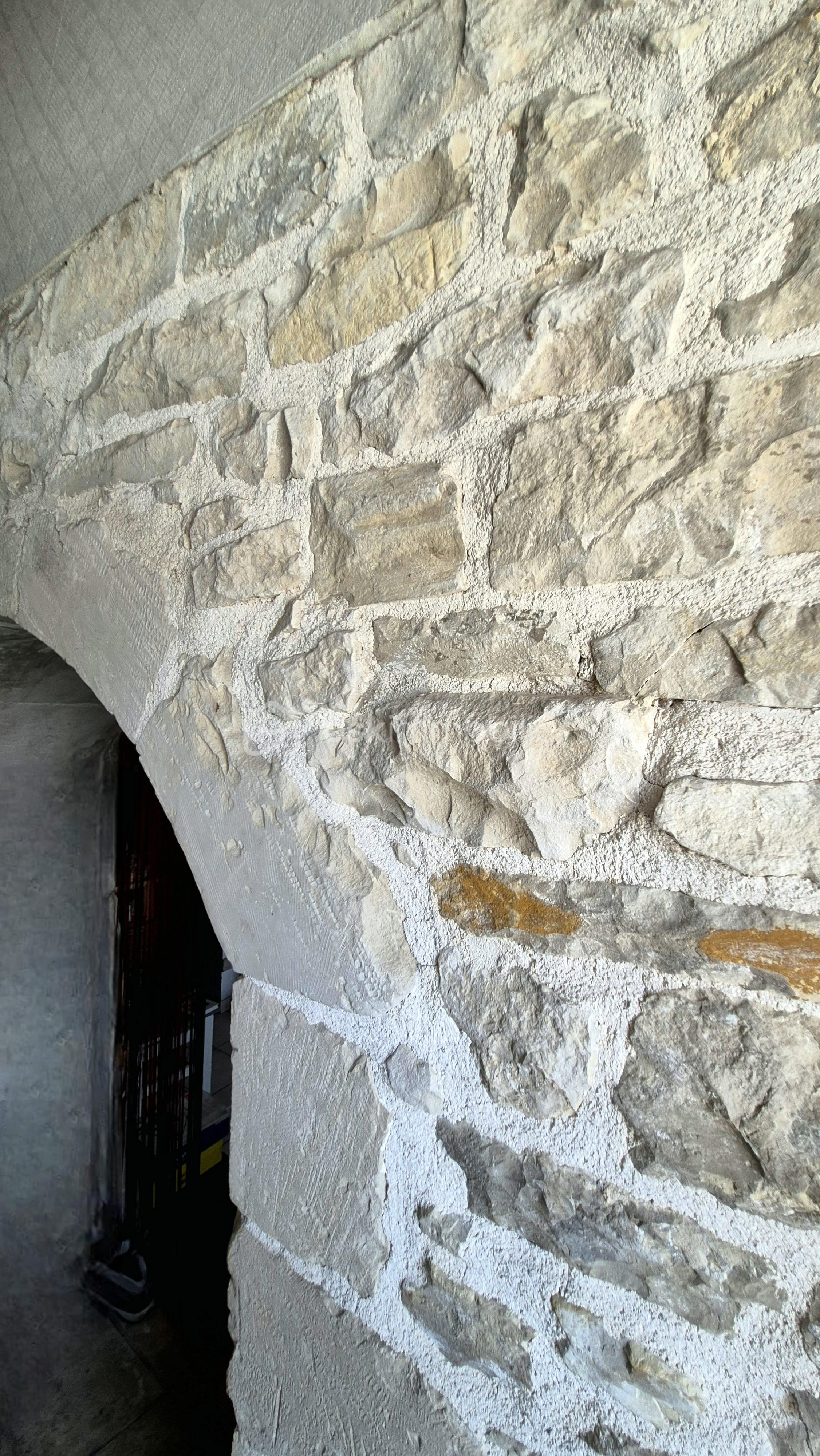 Maison de village de 129 m² - zoom pierre.jpg