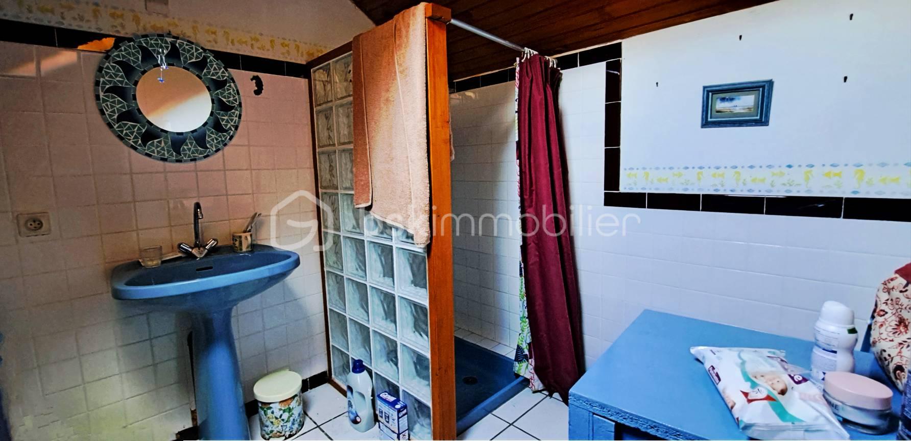 Maison en pierre de 94 m² - salle d'eau.jpg