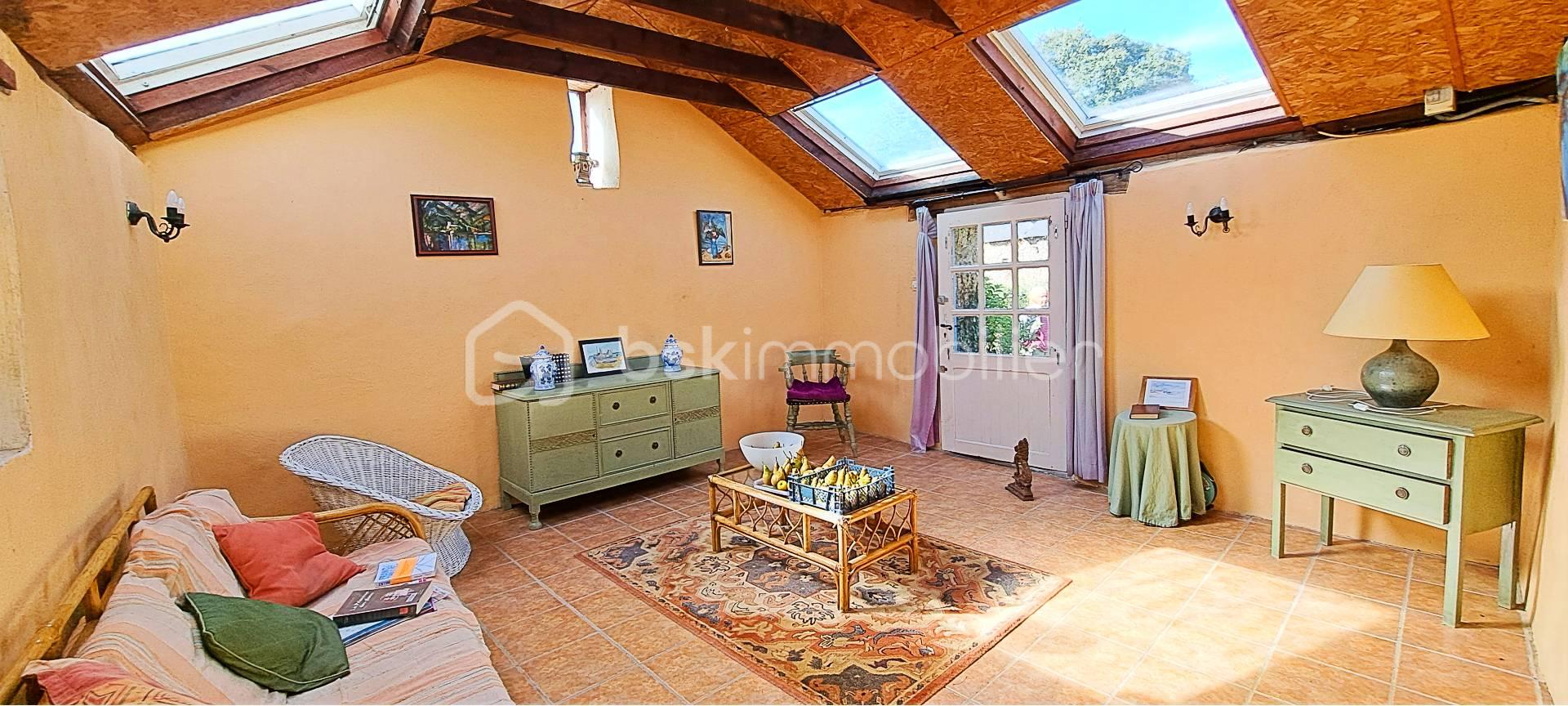 Maison en pierre de 94 m² - salon de lecture 2.jpg