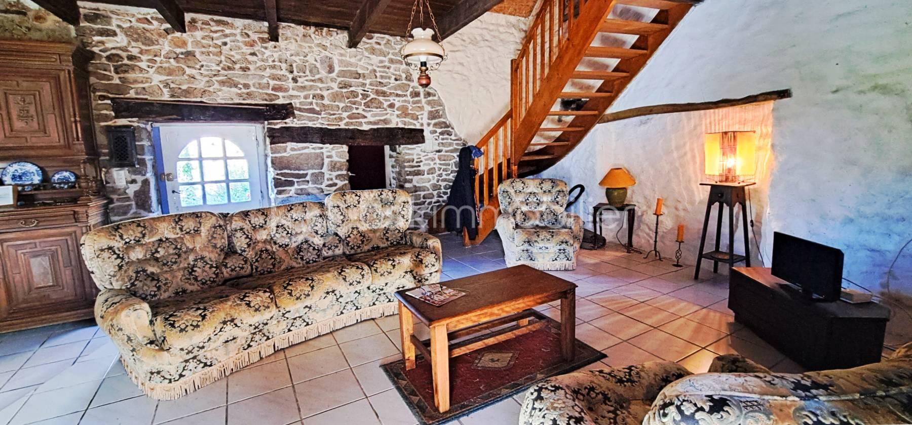 Maison en pierre de 94 m² - salon.jpg