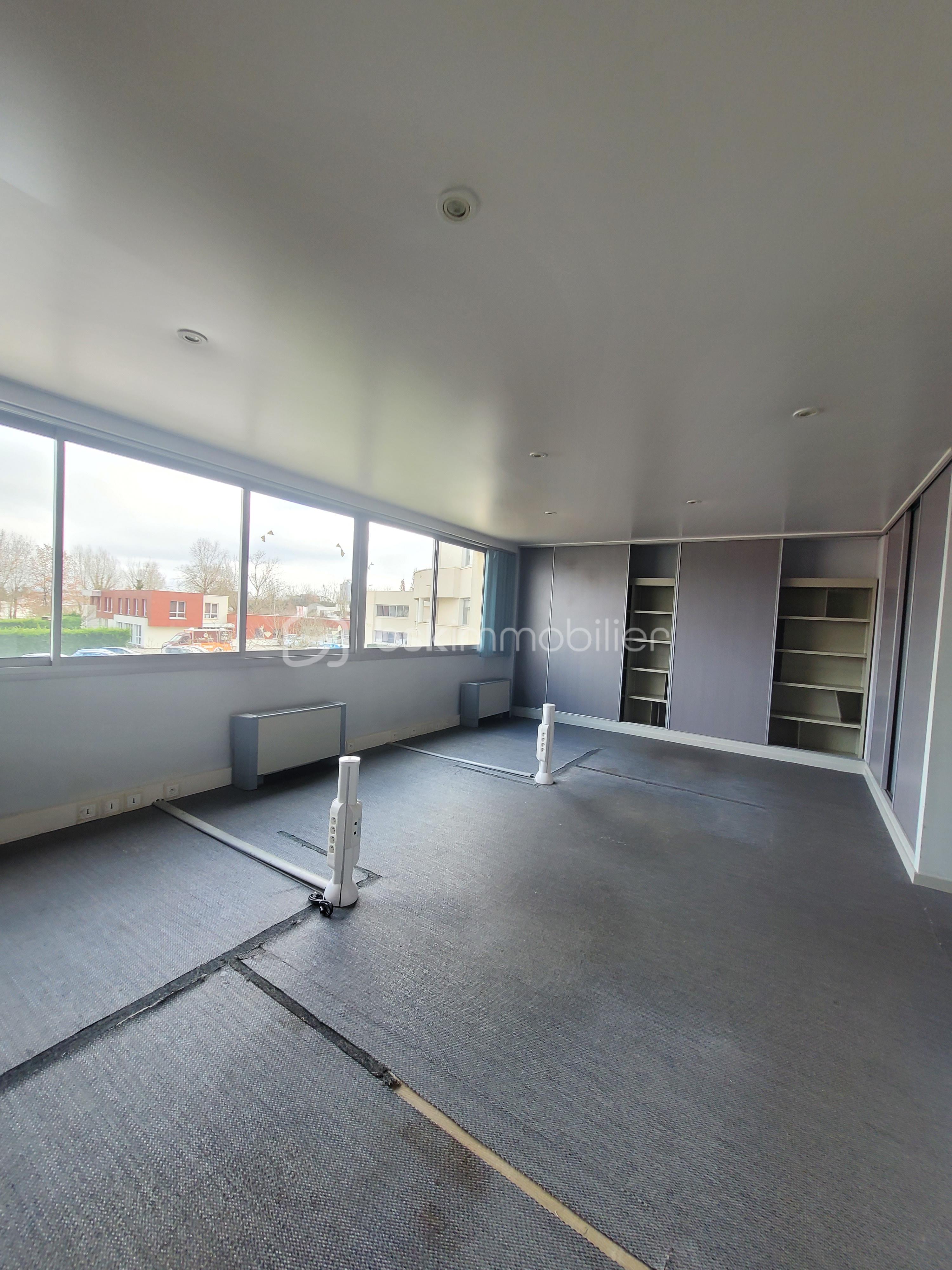 Bureau de 233,38 m² - OPEN SPACE.jpg