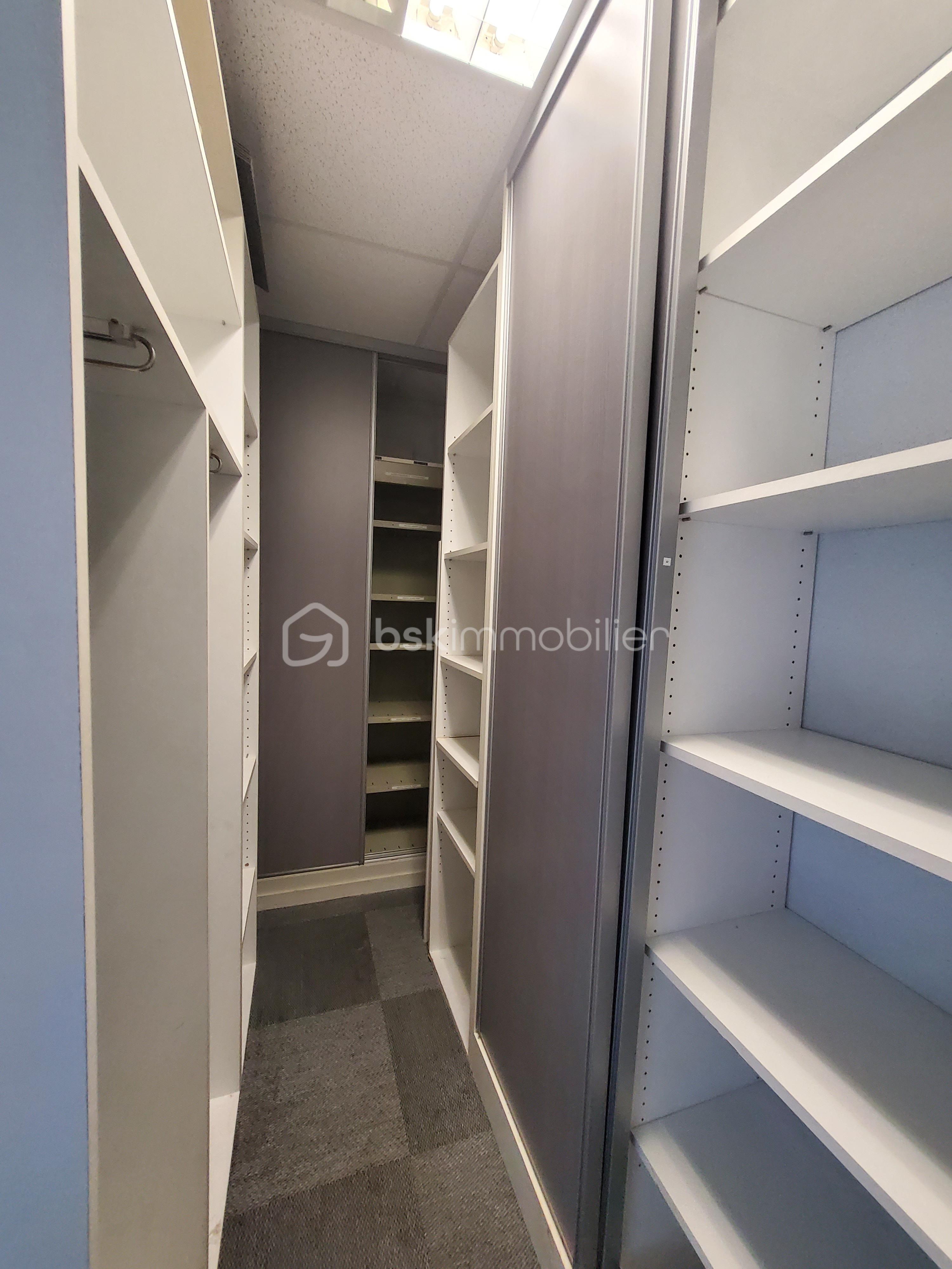 Bureau de 233,38 m² - ARCHIVES.jpg