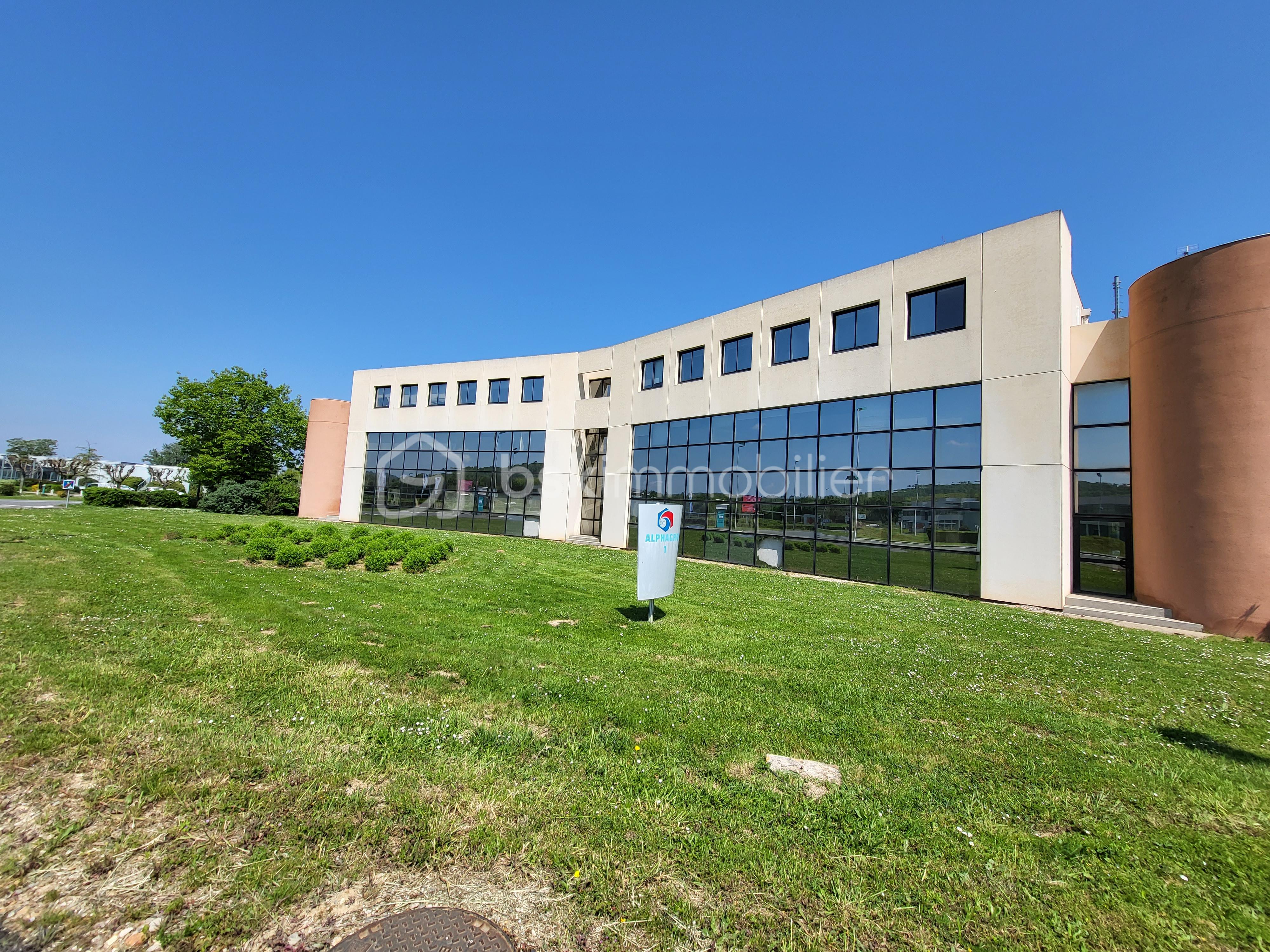 Bureau de 233,38 m² - 20220430_125250.jpg