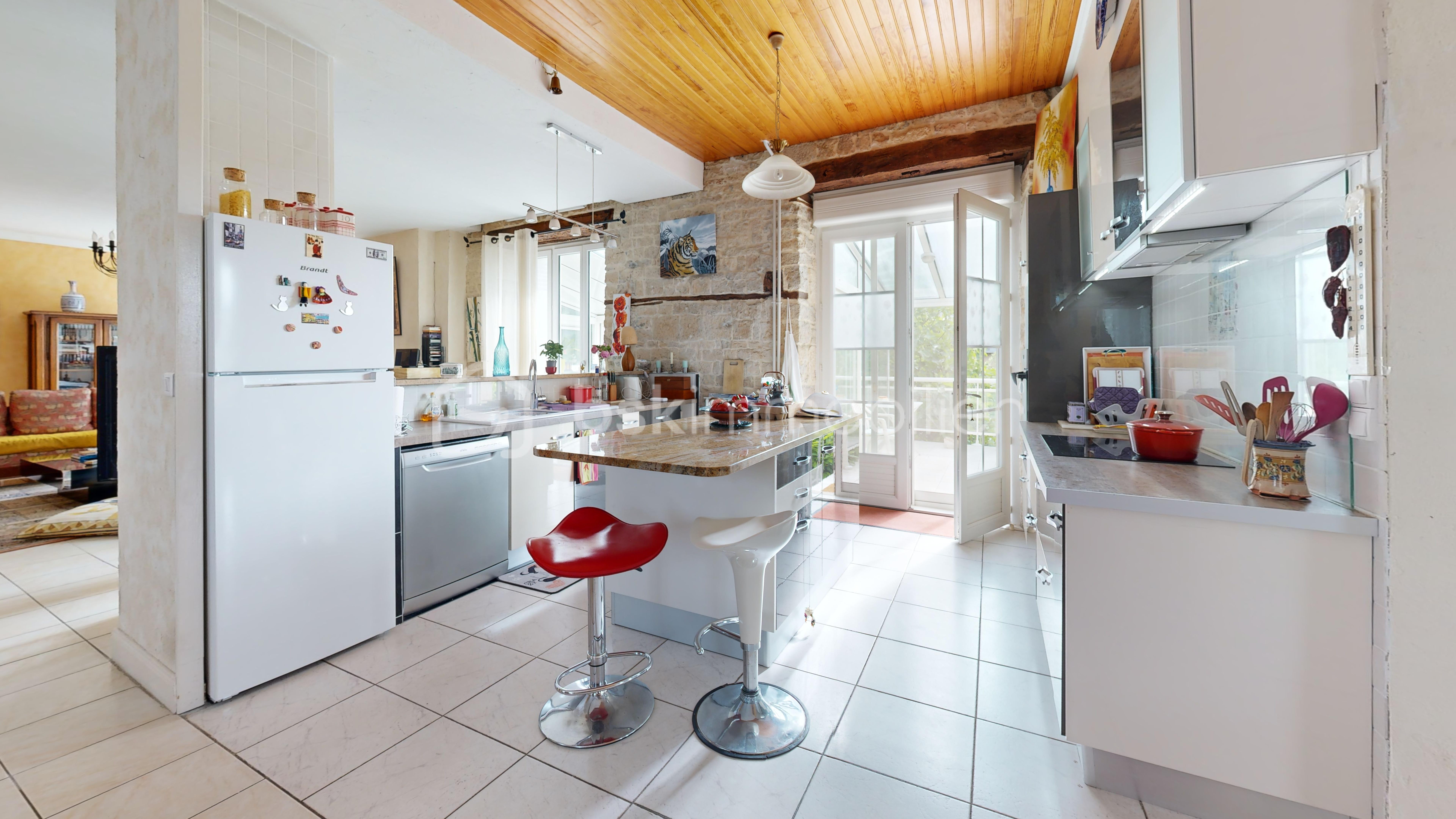 Maison de 241 m² - Cressenssac-Kitchen.jpg