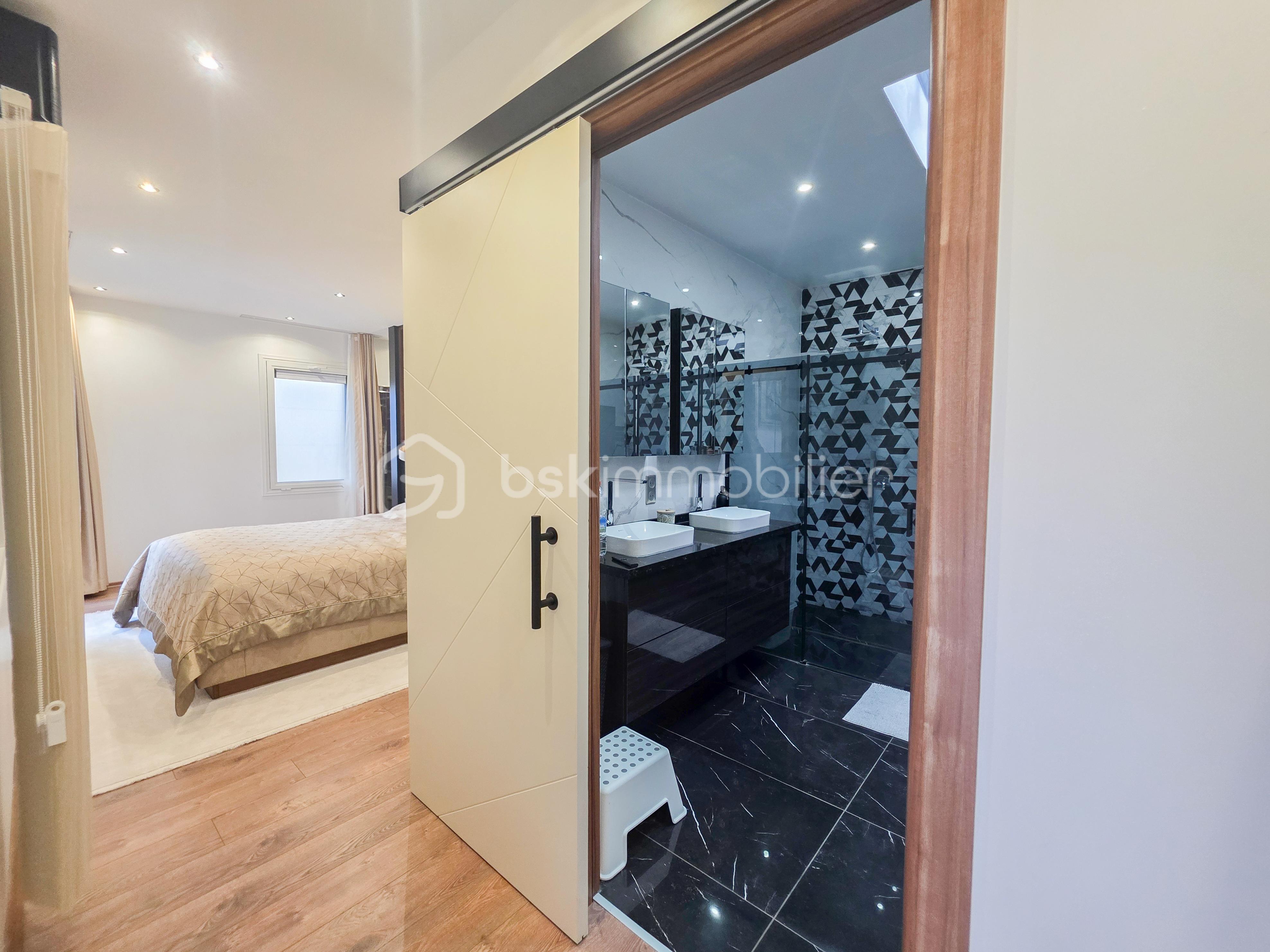 Villa de 225,32 m² - unlu - photo chambre + sde.jpg