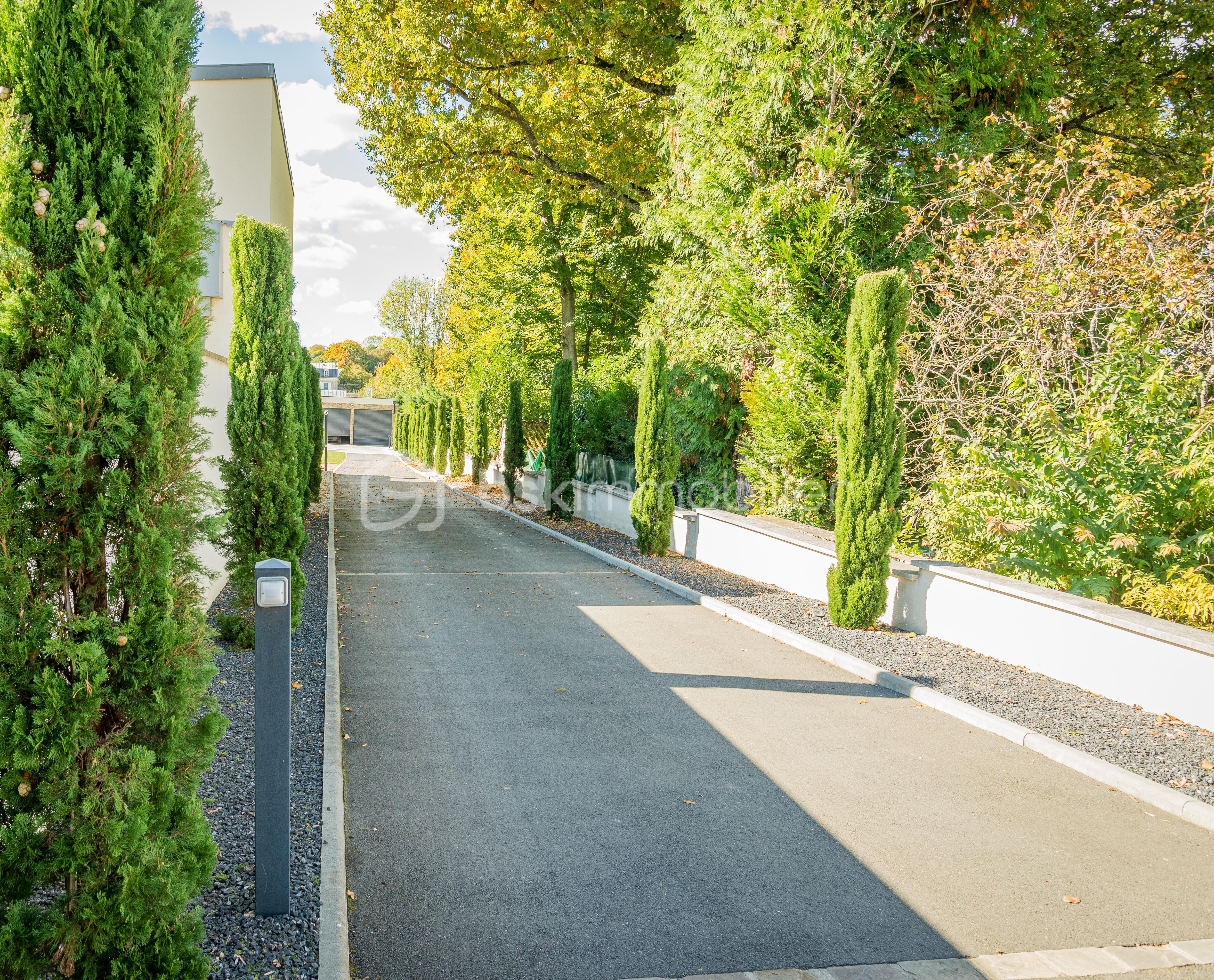 Villa de 225,32 m² - unlun - photo allée.jpg