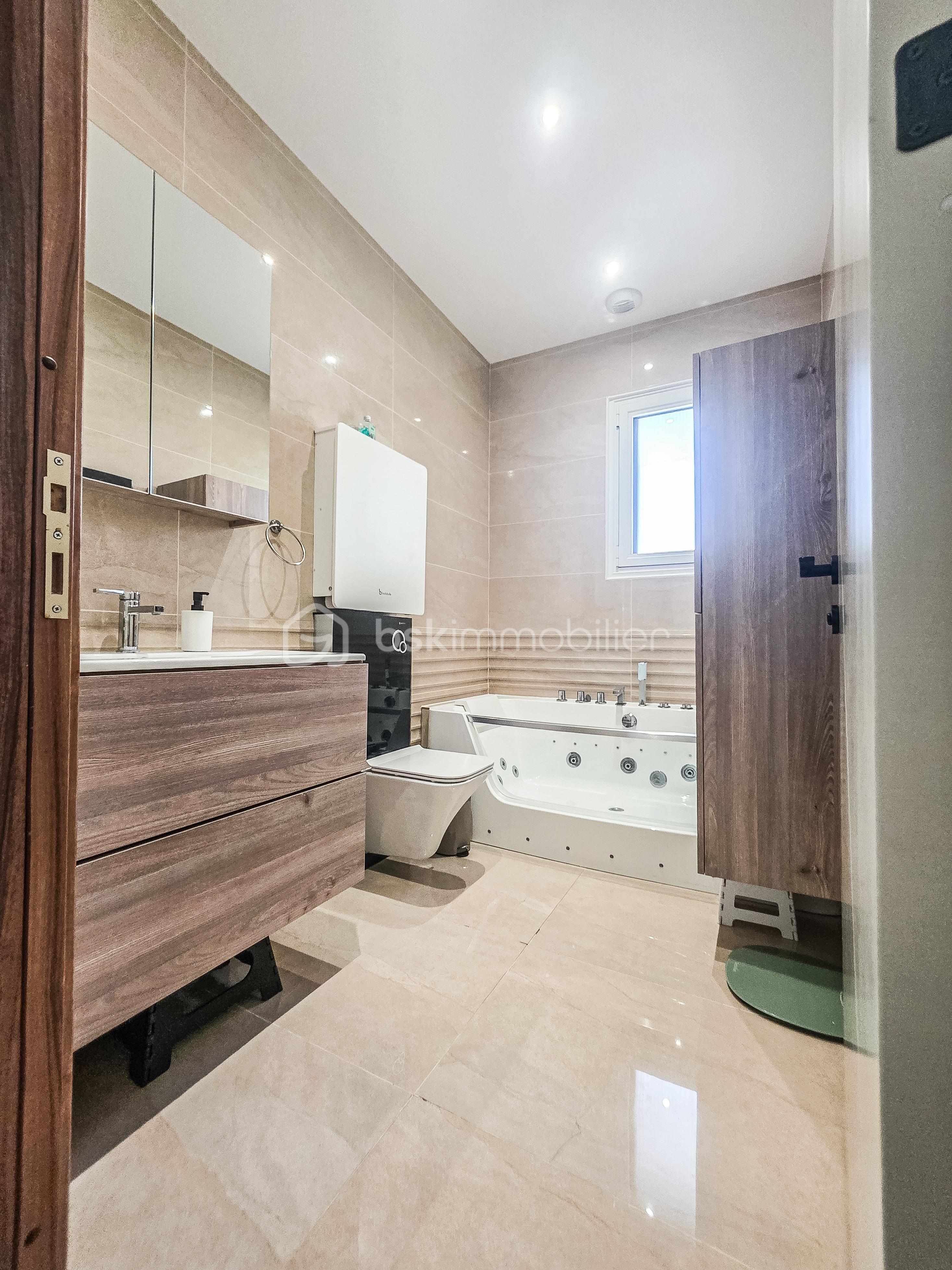 Villa de 225,32 m² - unlun - photo salle de bain rdc + wc.jpg