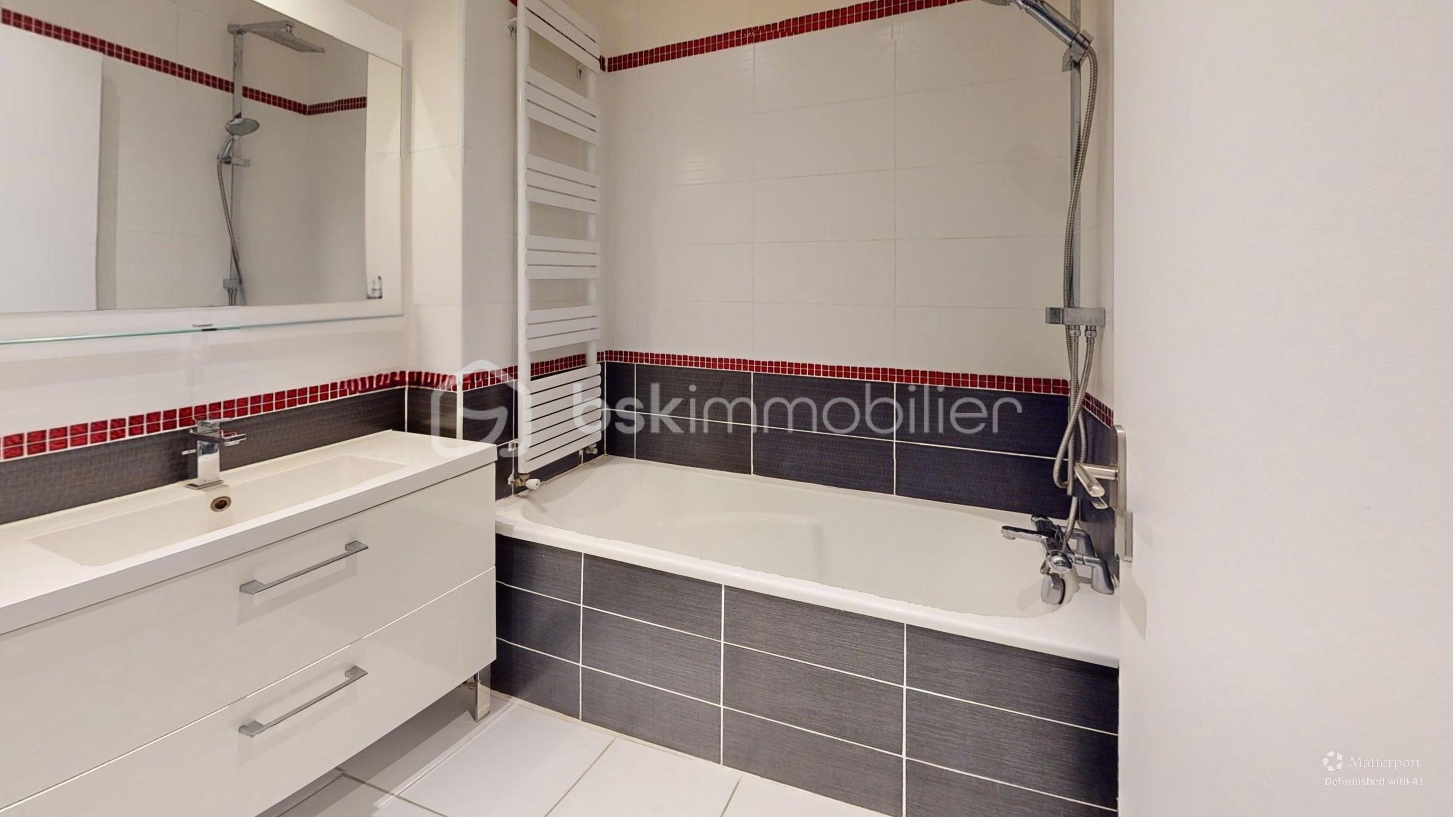 Maison de 105 m² - Bathroom-Defurnished 2.jpg