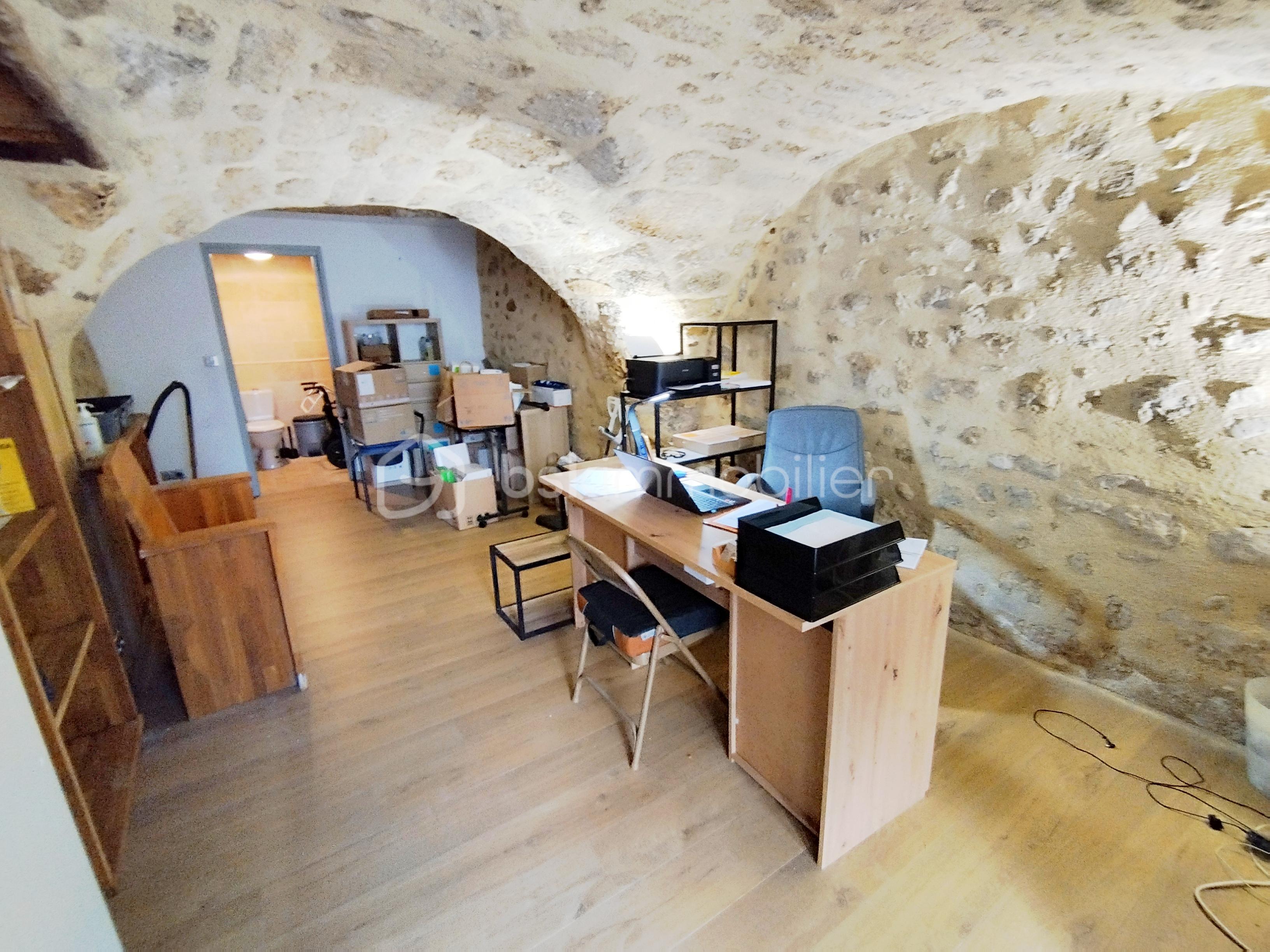 Immeuble mixte de 100 m² - 1759486335813.jpg