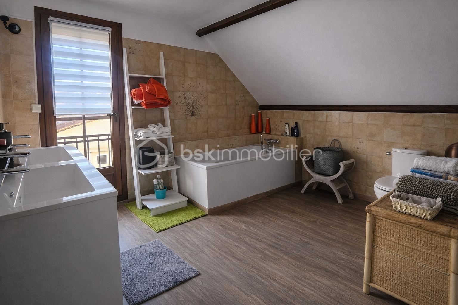 Maison de 200 m² - pBpFJeX1kExanVrn62rnt4RJL2TDD0VKllA5R7sJ.jpg