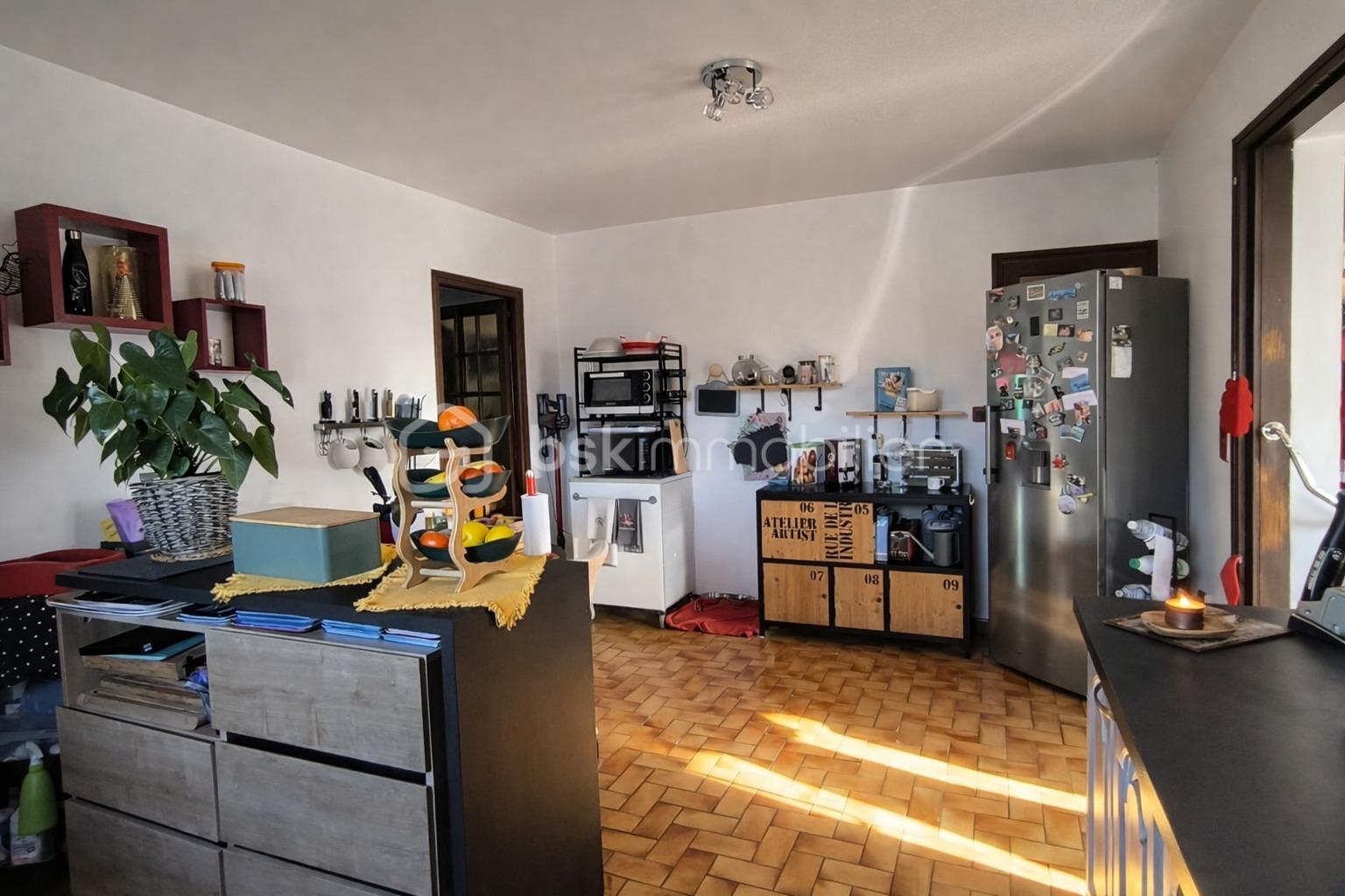 Maison de 200 m² - cCYDPfsM0RUt5saLsjmdHXgeq0p6lWK0fvHtY25F.jpg