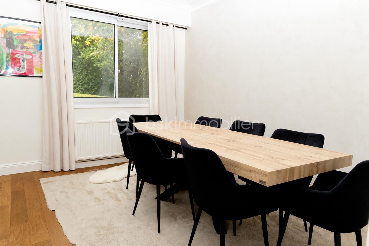 Salle à manger moderne et lumineuse CMI.png