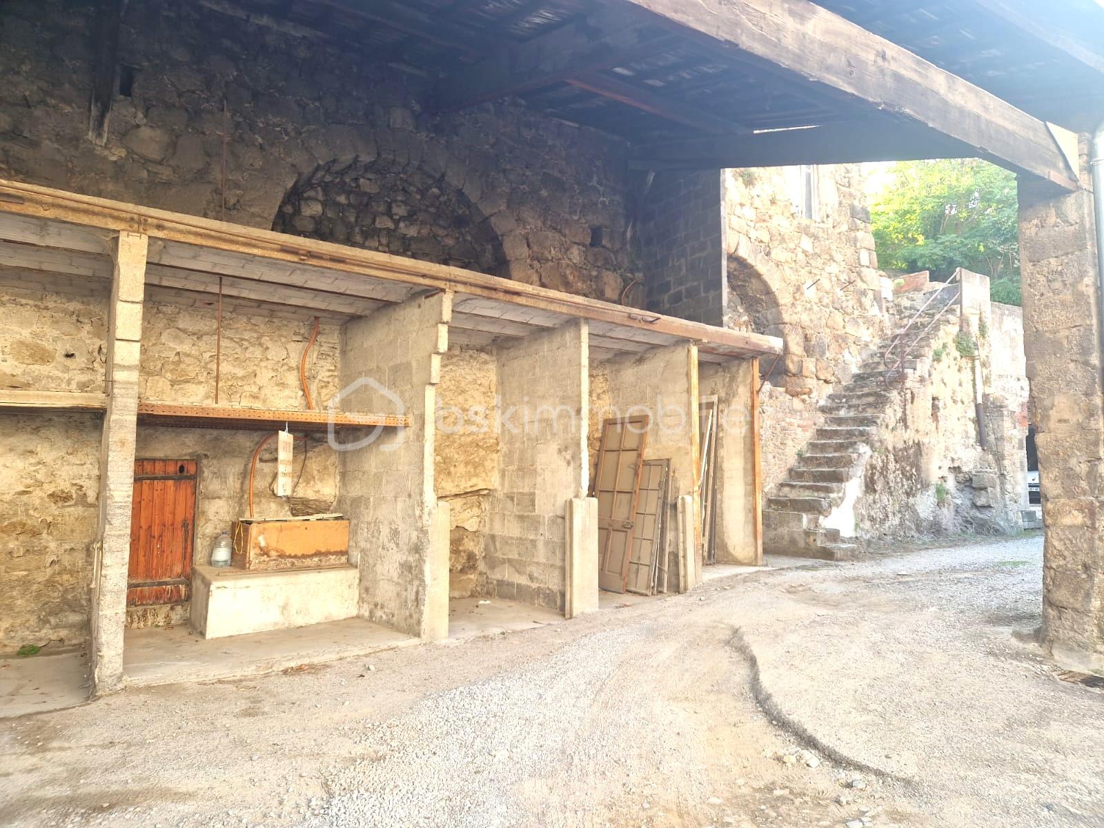 Immeuble de 424 m² - WhatsApp Image 2025-09-16 à 15.41.15_a8c6114a.jpg