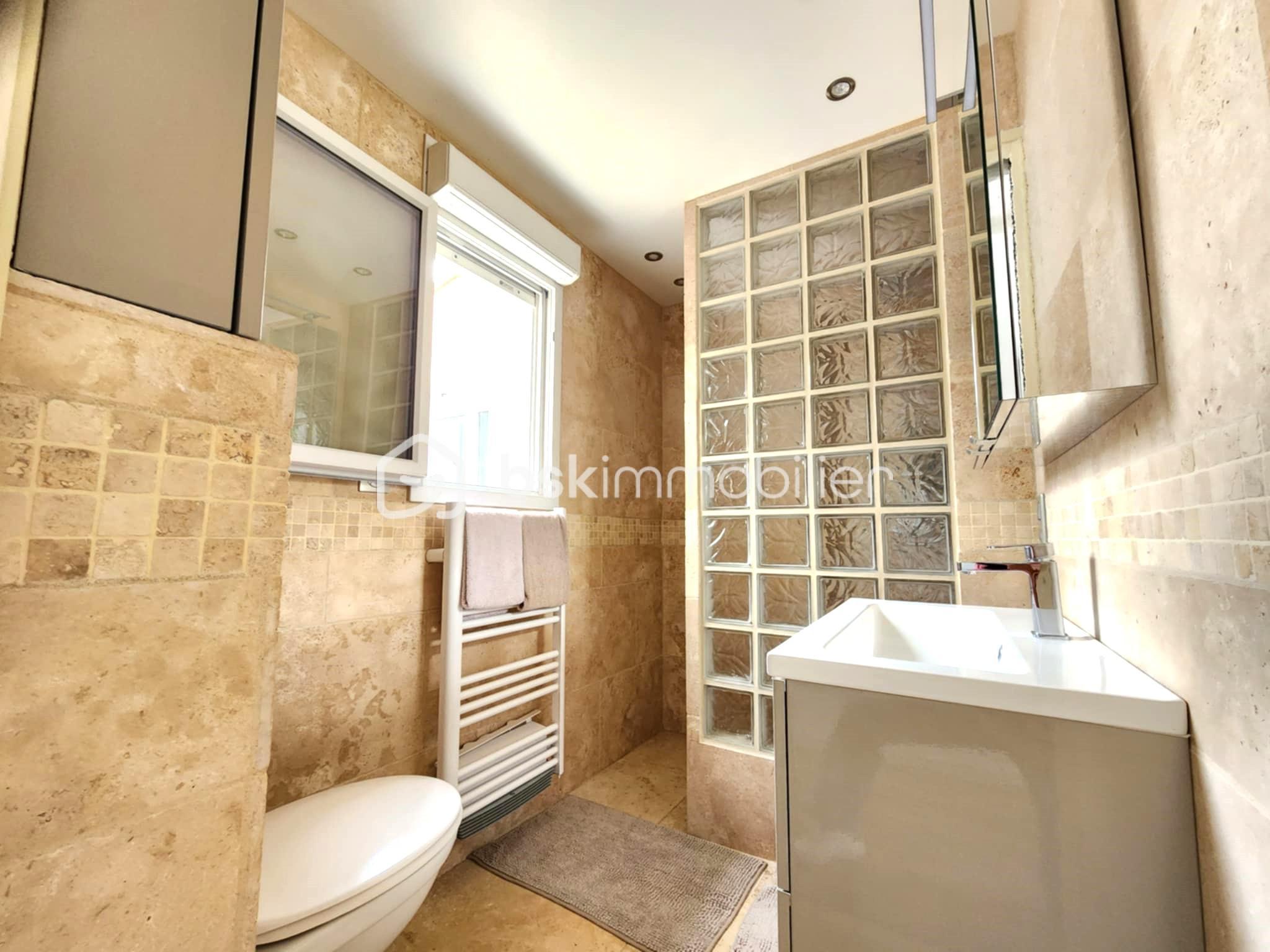 Maison de 160 m² - 82SbfYNzdz2DwJAYZF6U9mhAHPc9Gn9PzNkm7xjl-branded.jpg