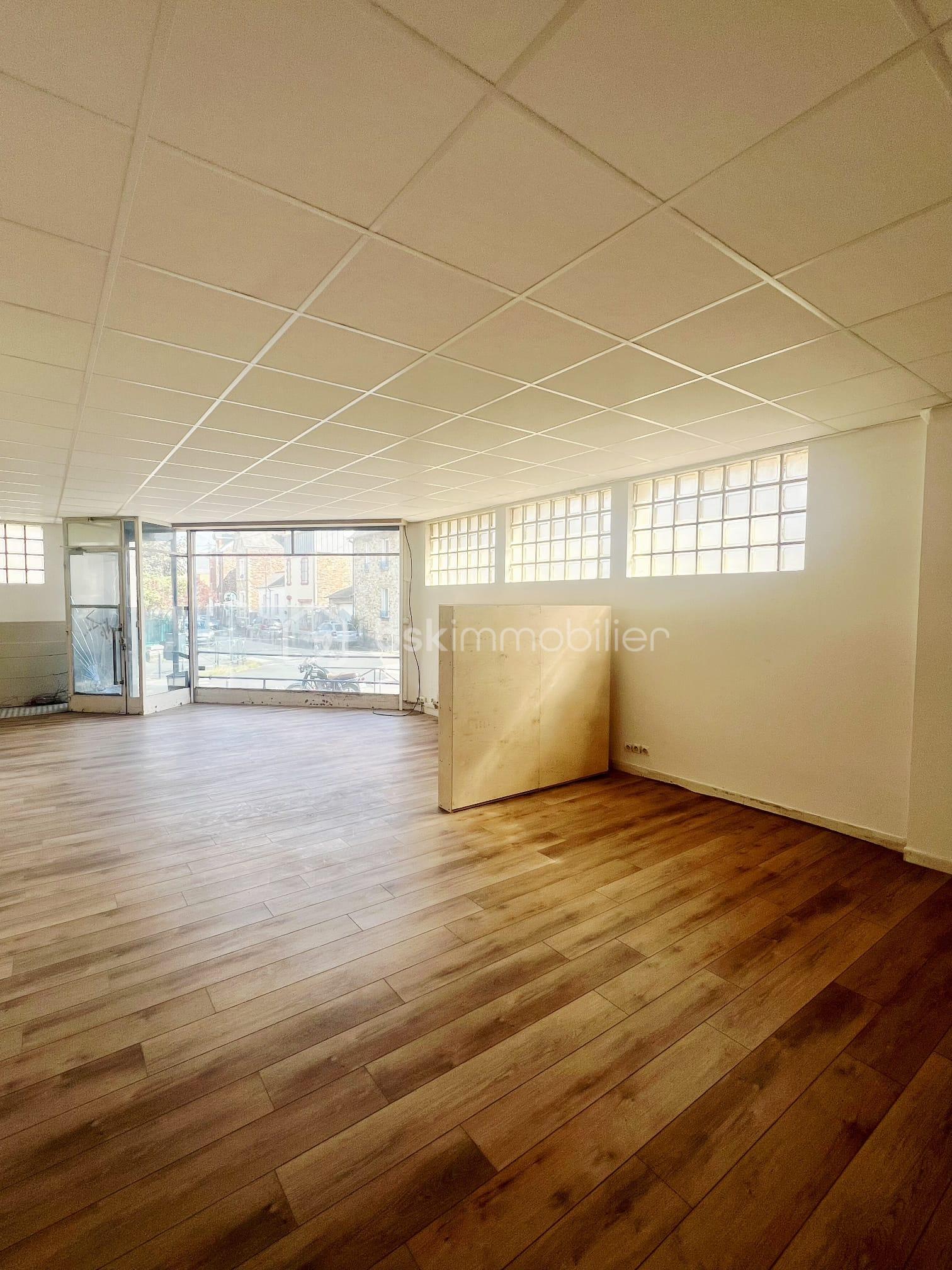 Local commercial de 98 m² - WhatsApp Image 2025-08-26 à 16.52.24_6d77ef5a.jpg
