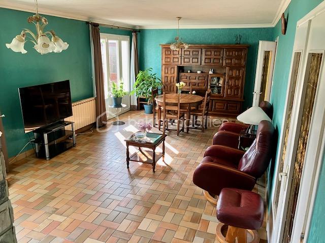 viviane salon de la chambre.jpeg