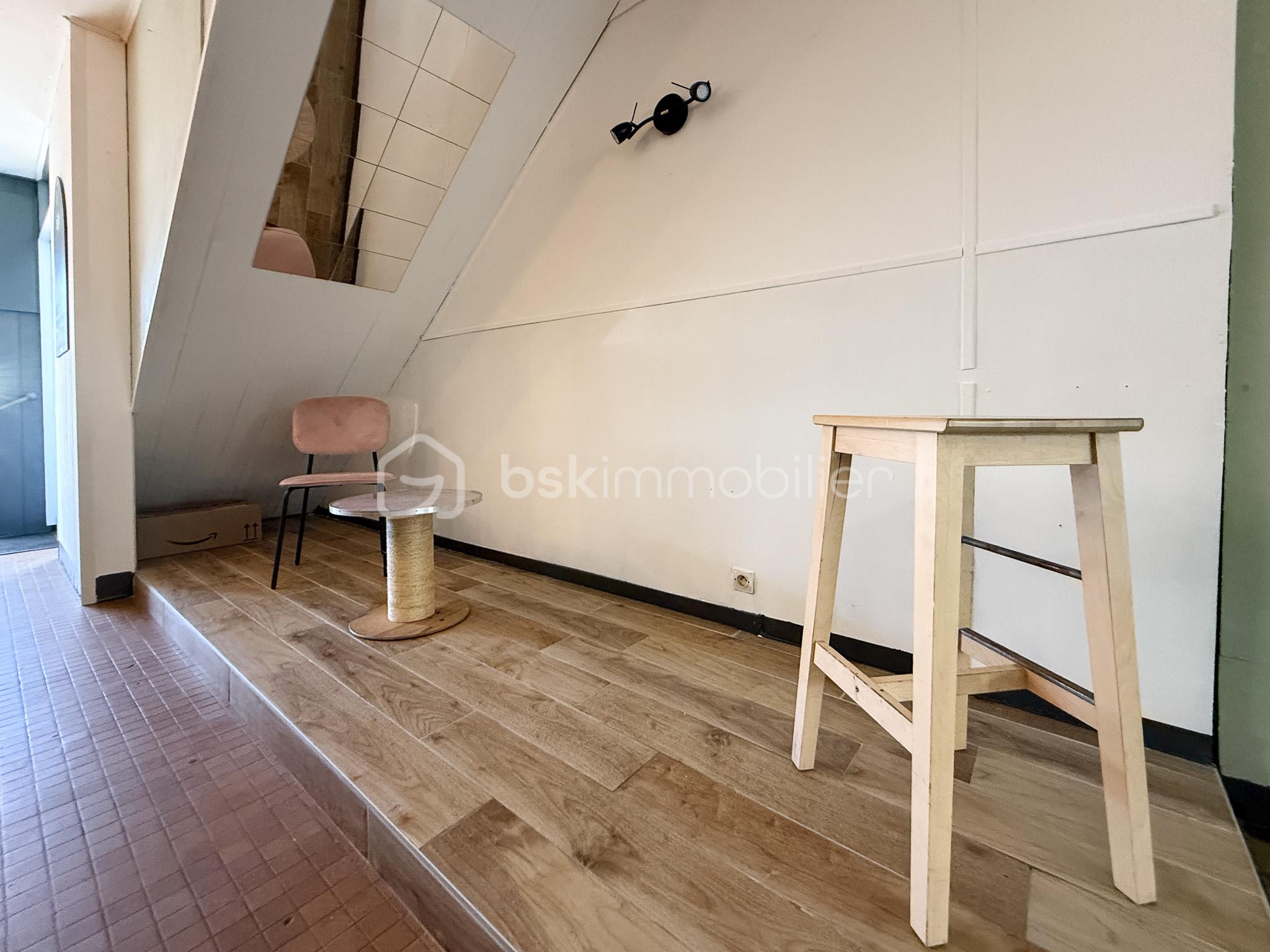 Local d'activités de 52 m² - IMG_4270.jpg