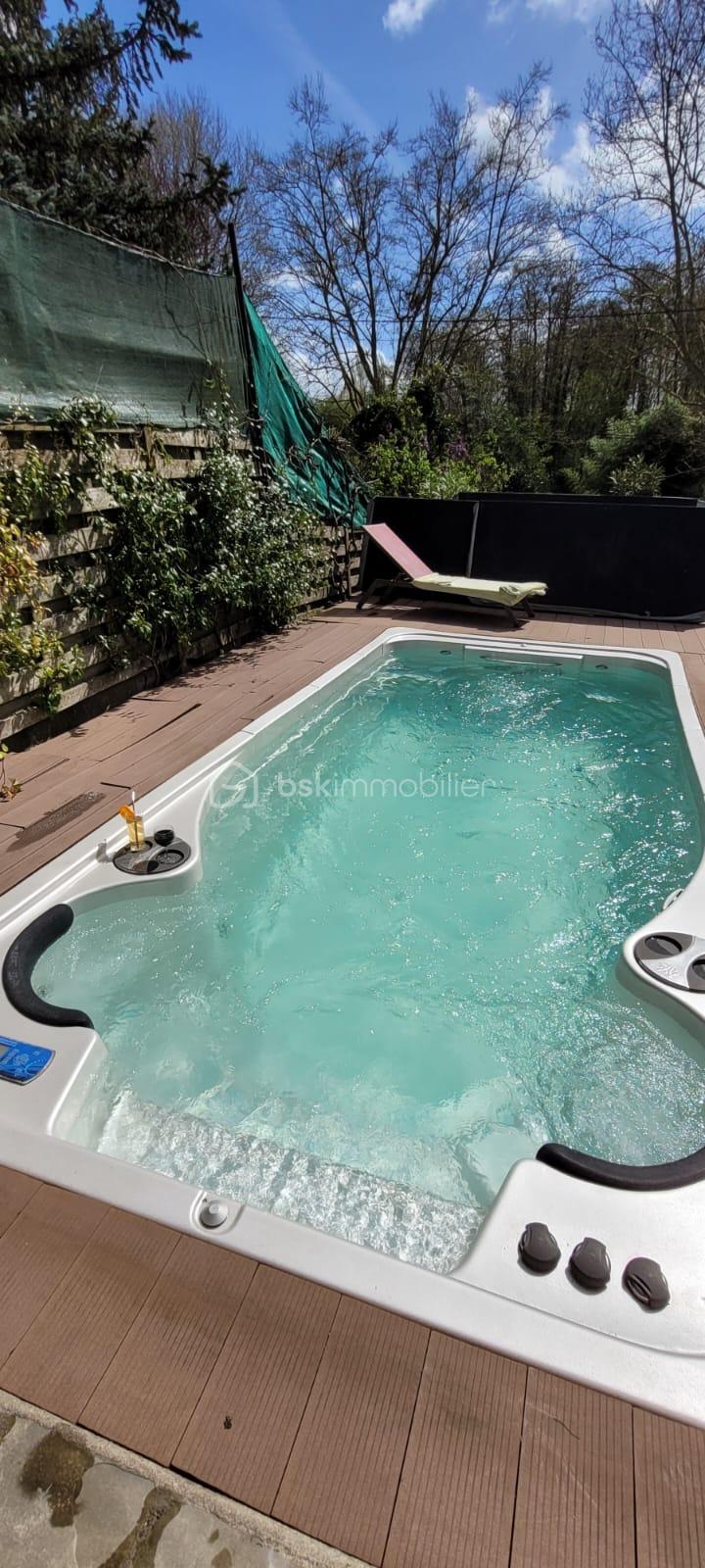 Maison de 120 m² - spa de jour.JPG