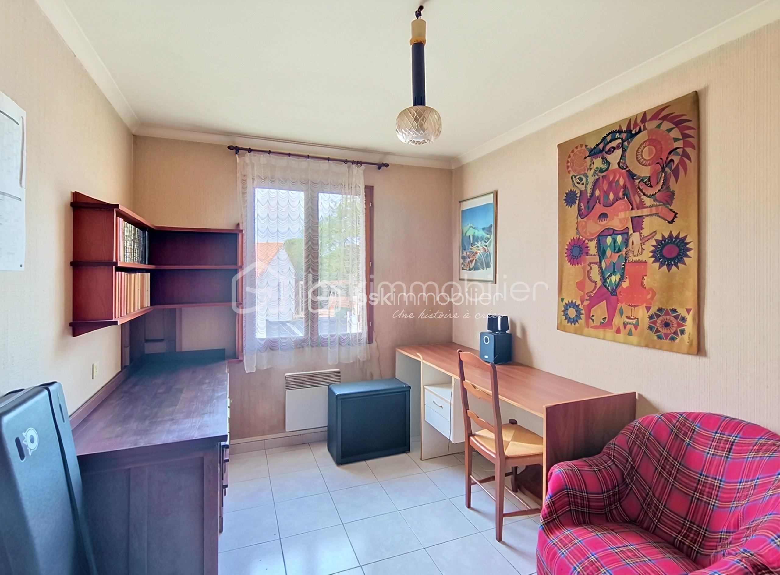 Chambre 3 bureau.jpg