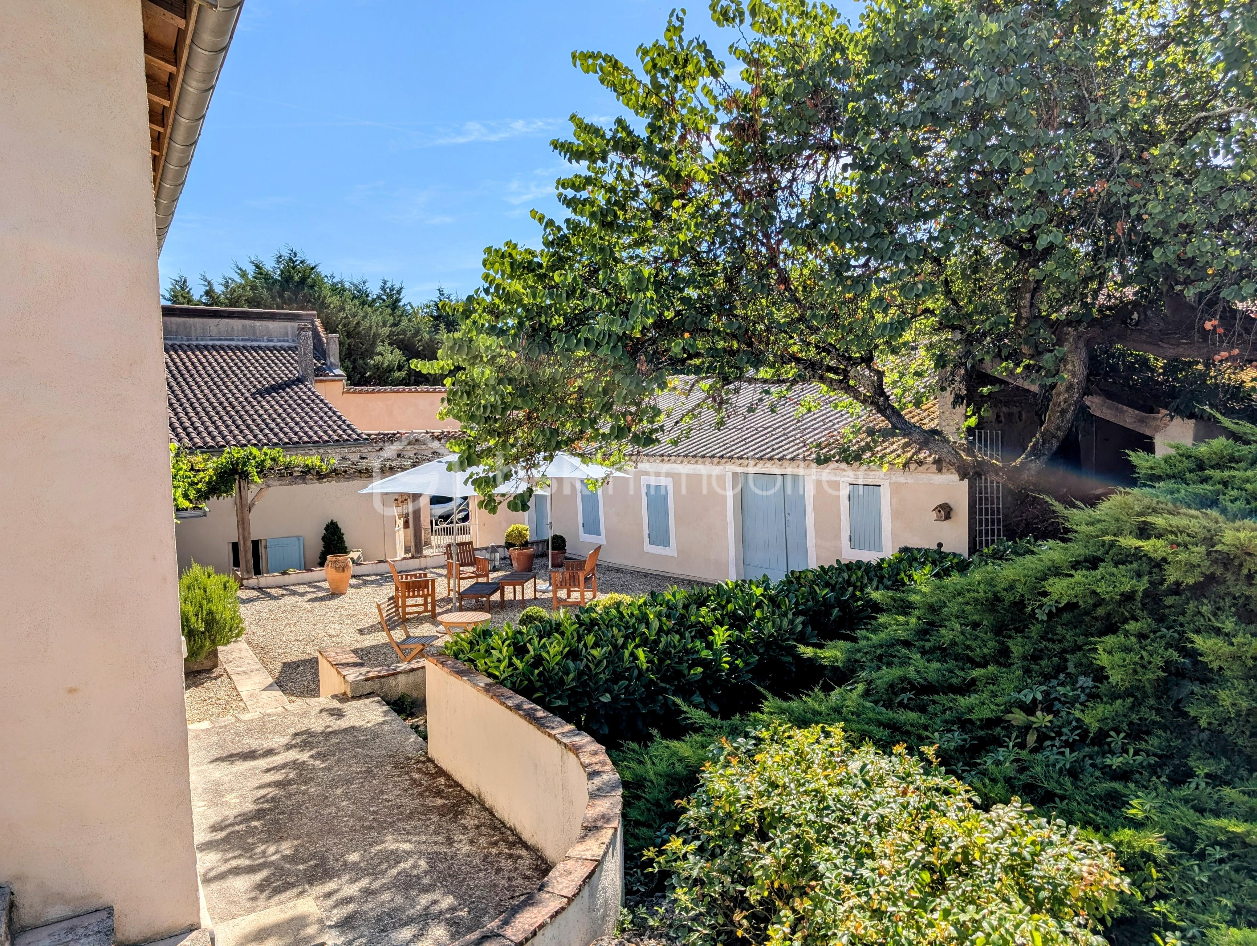 Maison de 296 m² - 2.jpg