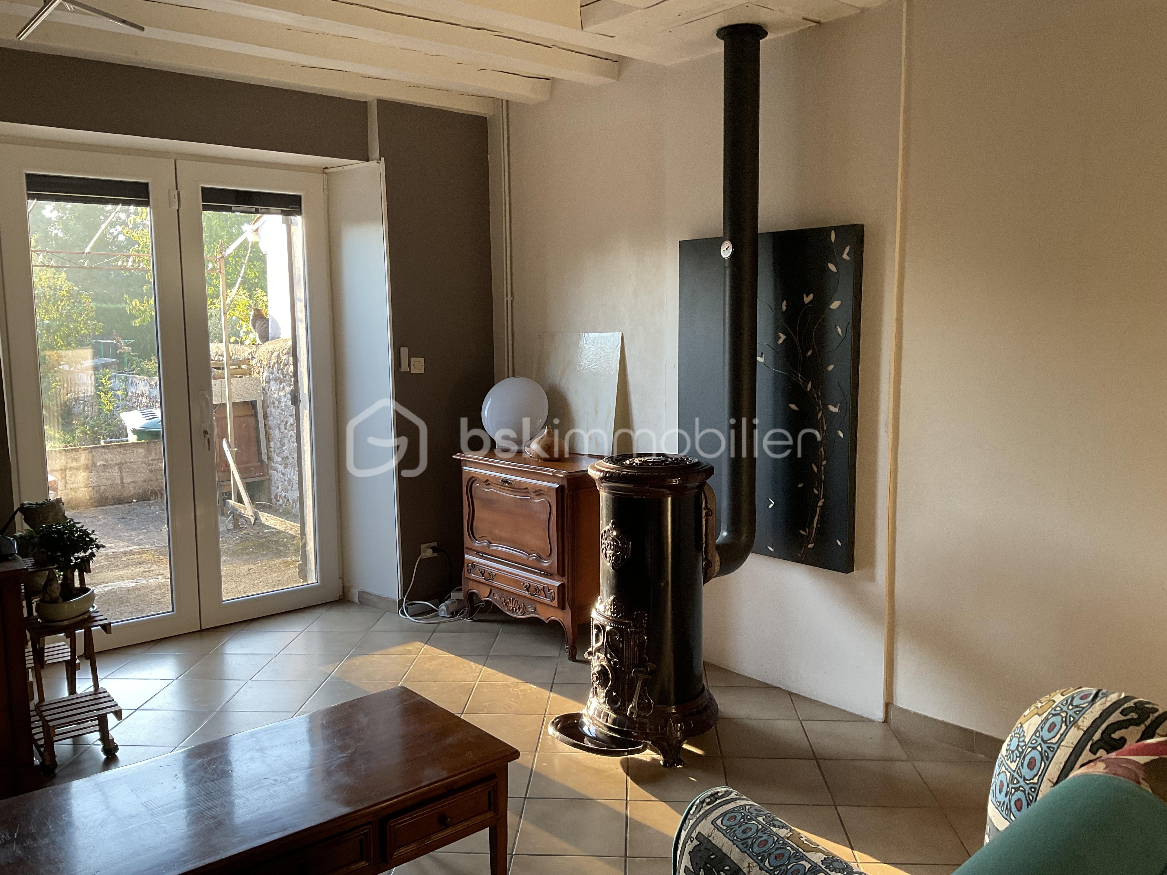 Maison ancienne de 100 m² - Séjour 1.jpg