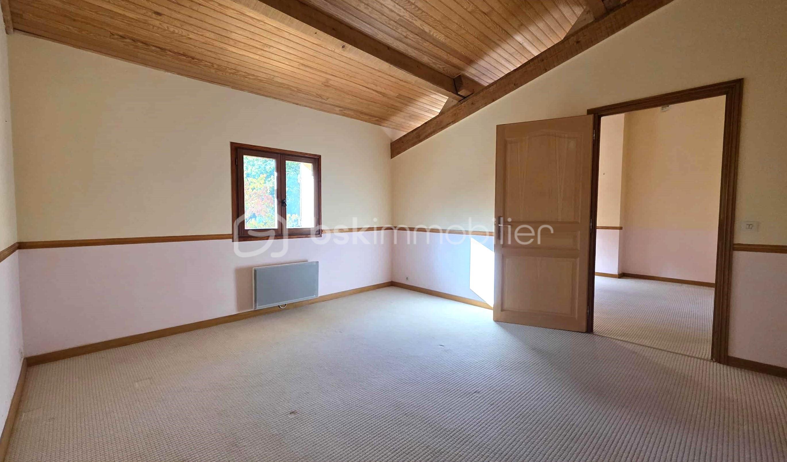 Maison traditionnelle de 176 m² - 63b151eb-e082-4d62-90d9-8294c70cb1eb.jpg