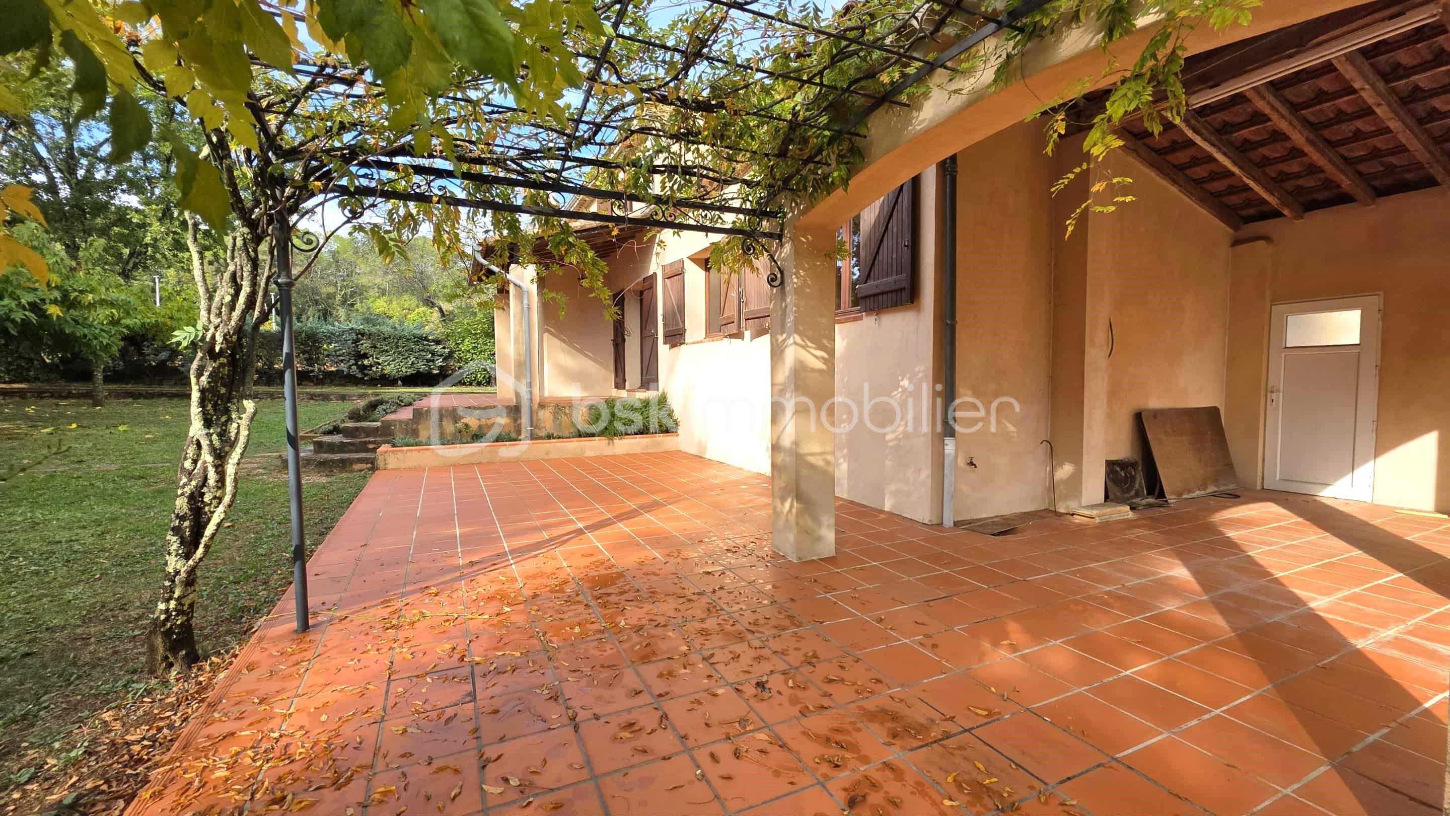 Maison traditionnelle de 176 m² - a43ec35c-e840-46ce-9ef1-1d96c692d387.jpg