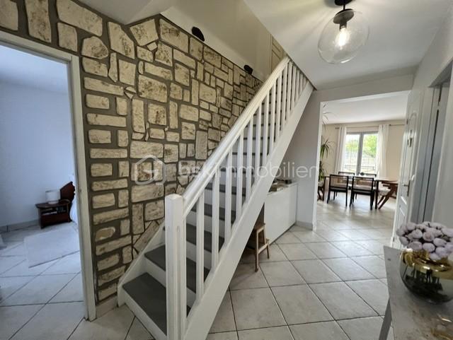 escalier entrée.jpg