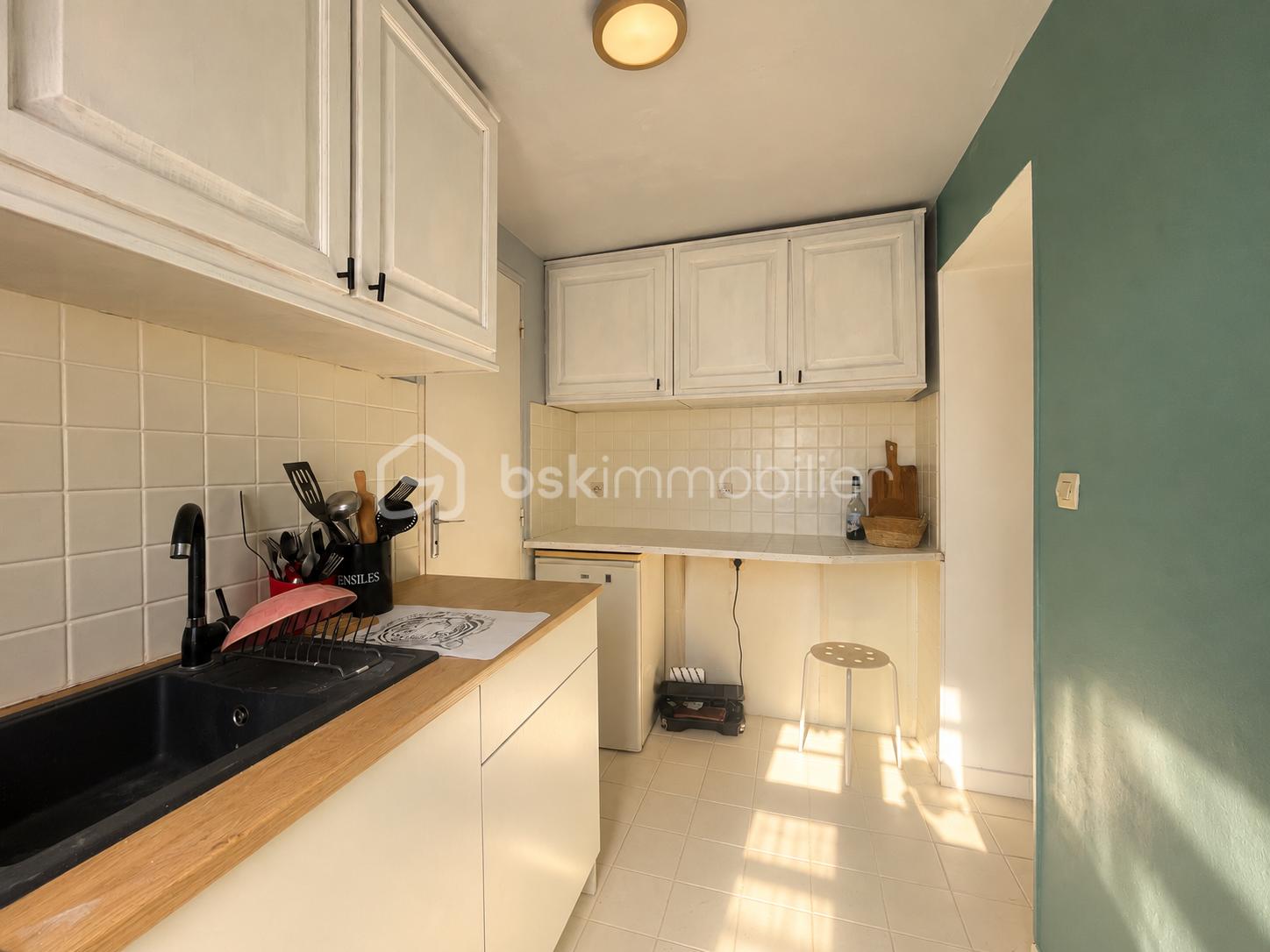 Petite cuisine baignée de soleil.png