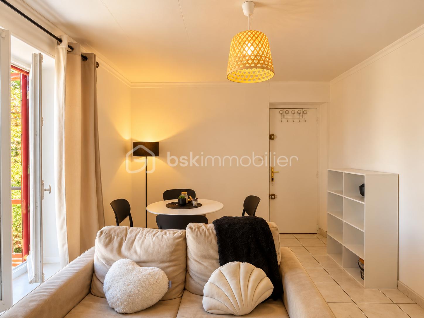 Salon chaleureux au style scandinave.png