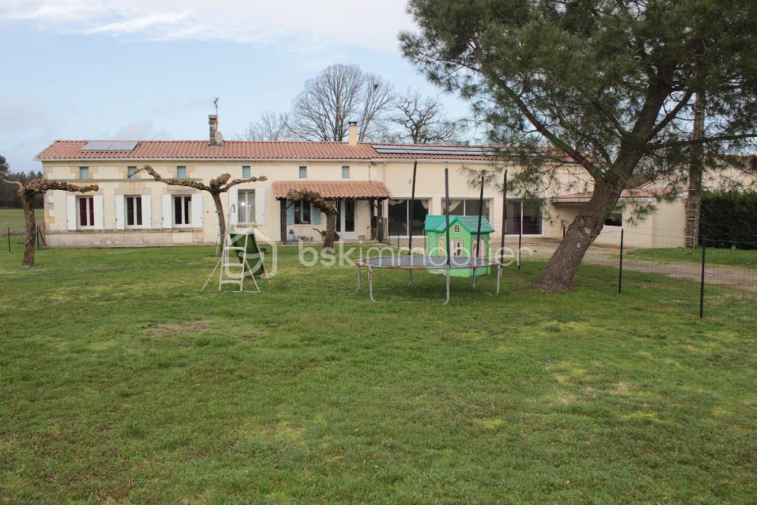 Maison de 226 m² - facade_2.jpg