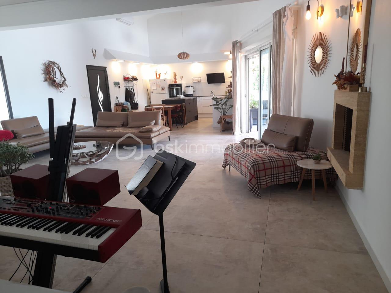 salon + piano.jpeg