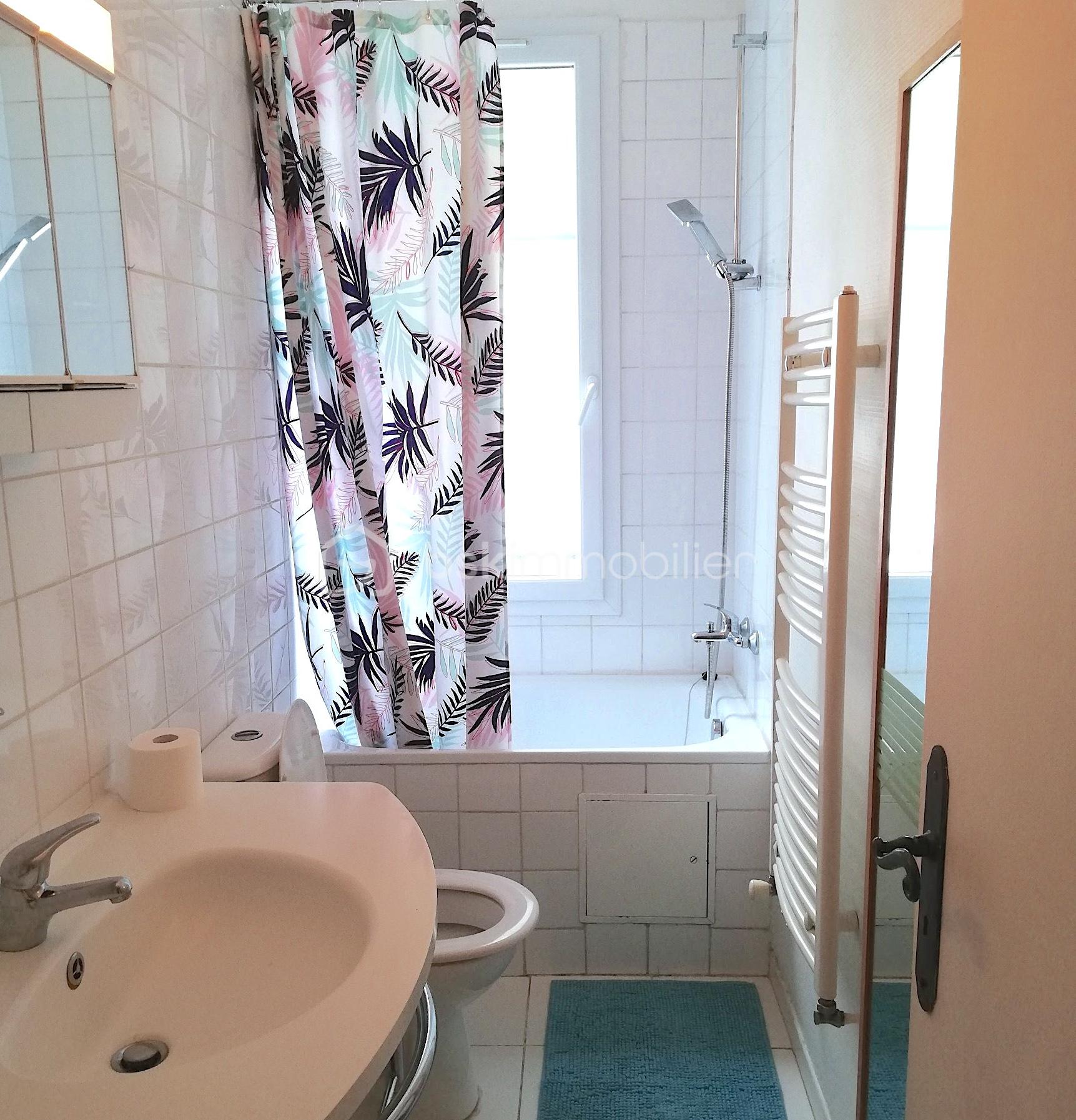 Appartement de 30 m² - MONTREUIL SDB 1.jpg