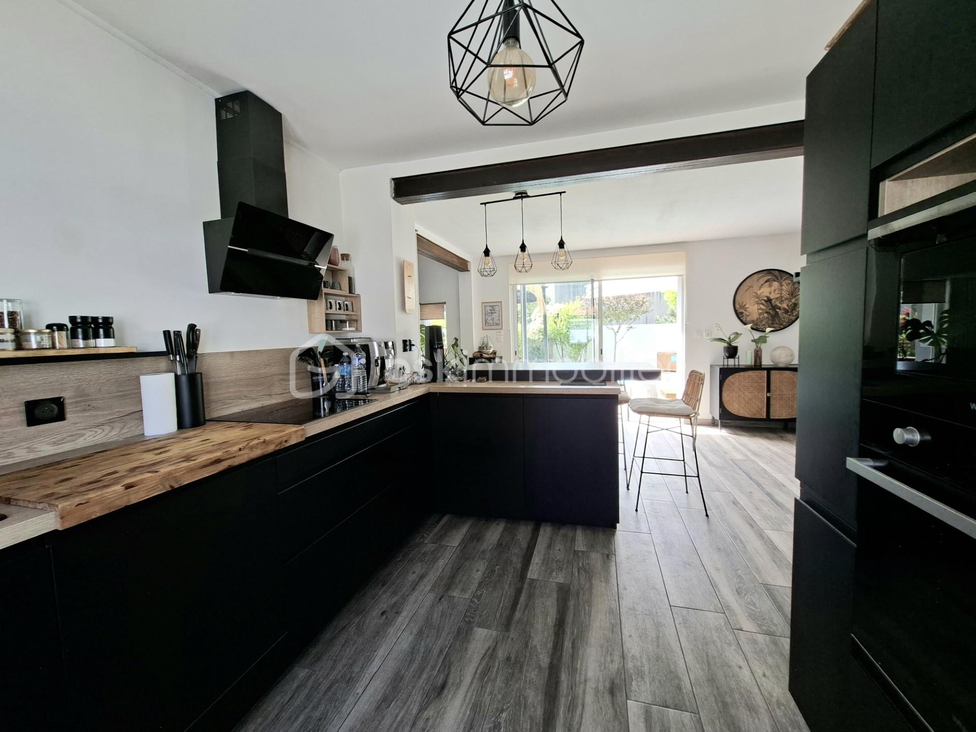 CUSINE 2 DEPUIS FENETRE.jpg